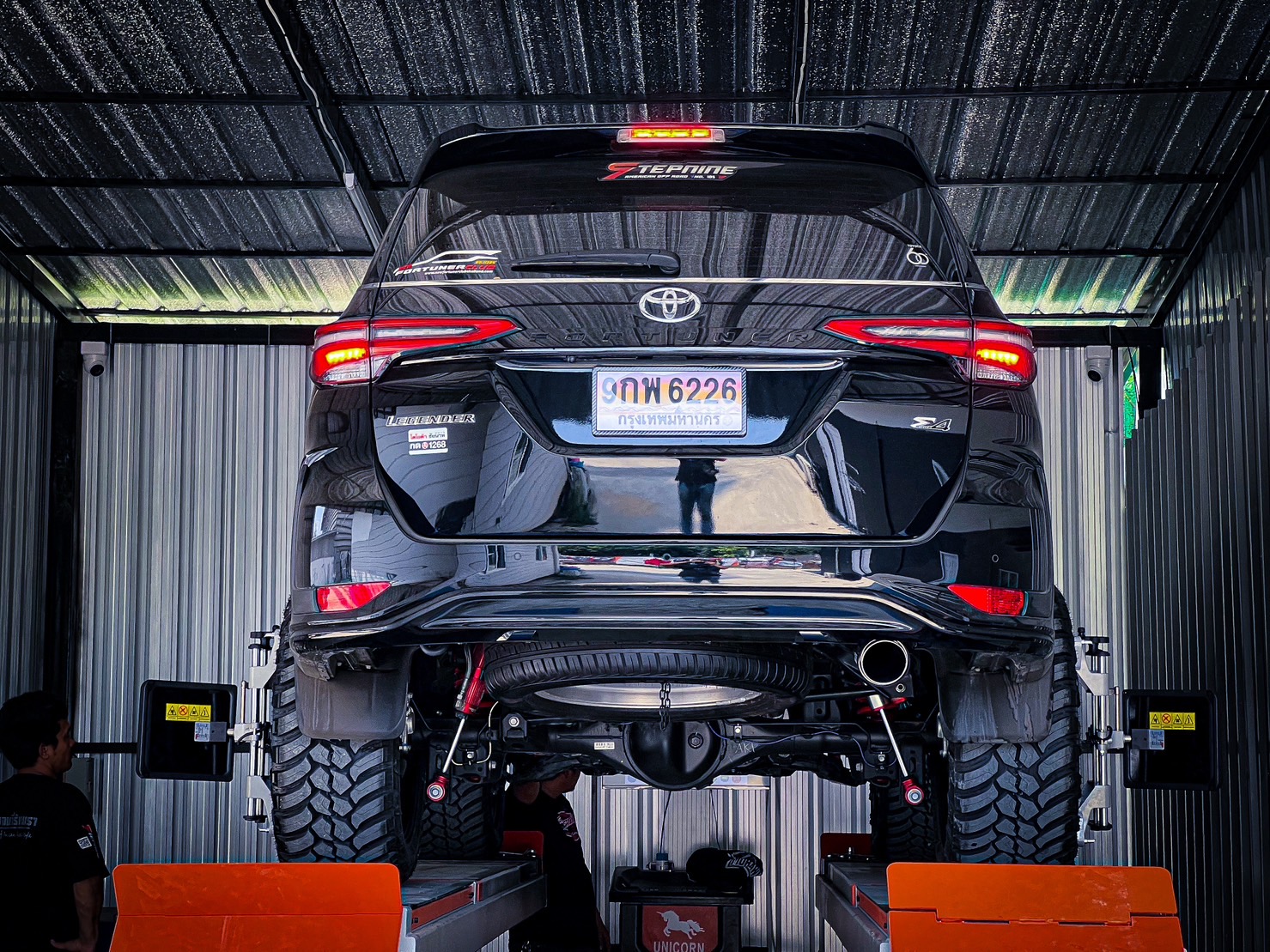 TOYOTA FORTUNER LEGENDER ทรงเมกา จองคิวมาจาก อุทัยธานี แต่งทรงเมกาที่ STEP9