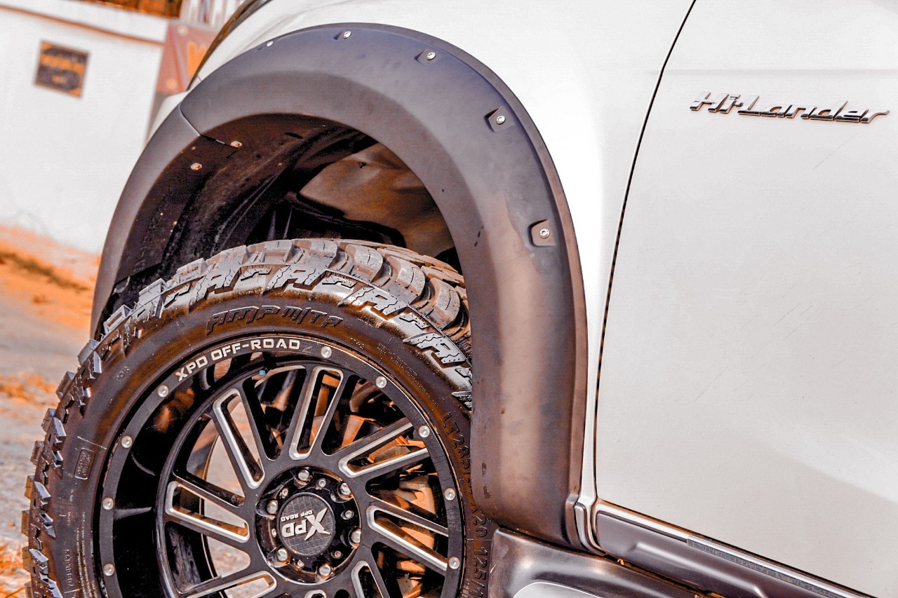 ISUZU D-MAX แต่งเมกา โคตรหล่อที่ STEP9