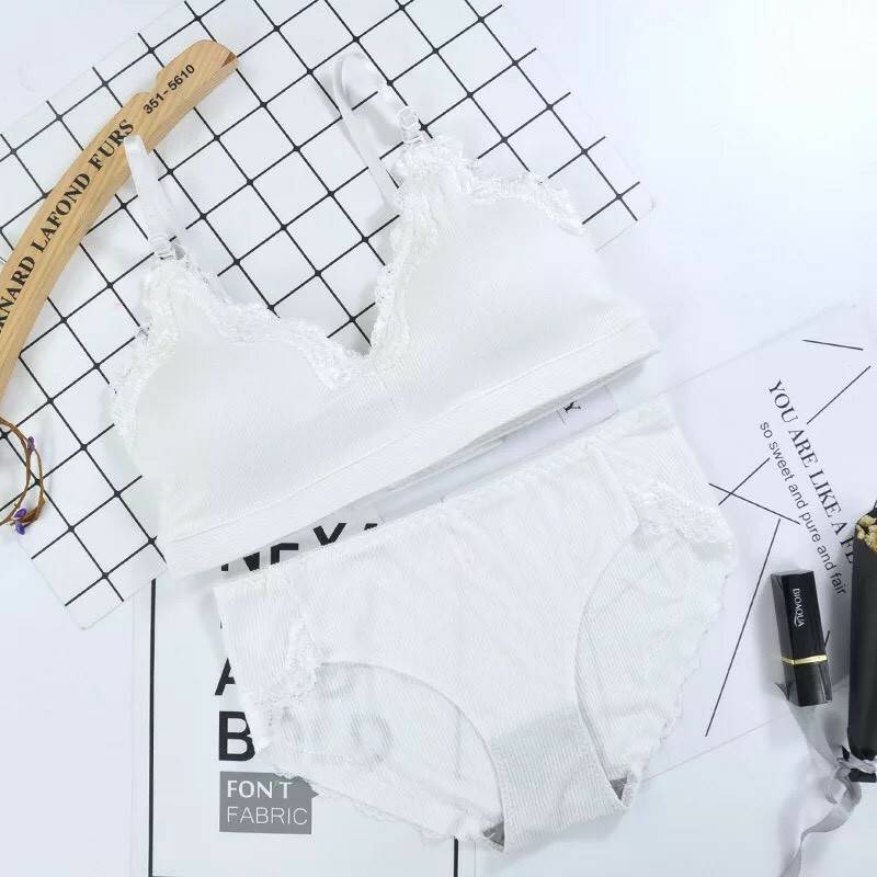 set บราพร้อมกางเกงใน แต่งขอบลูกไม้