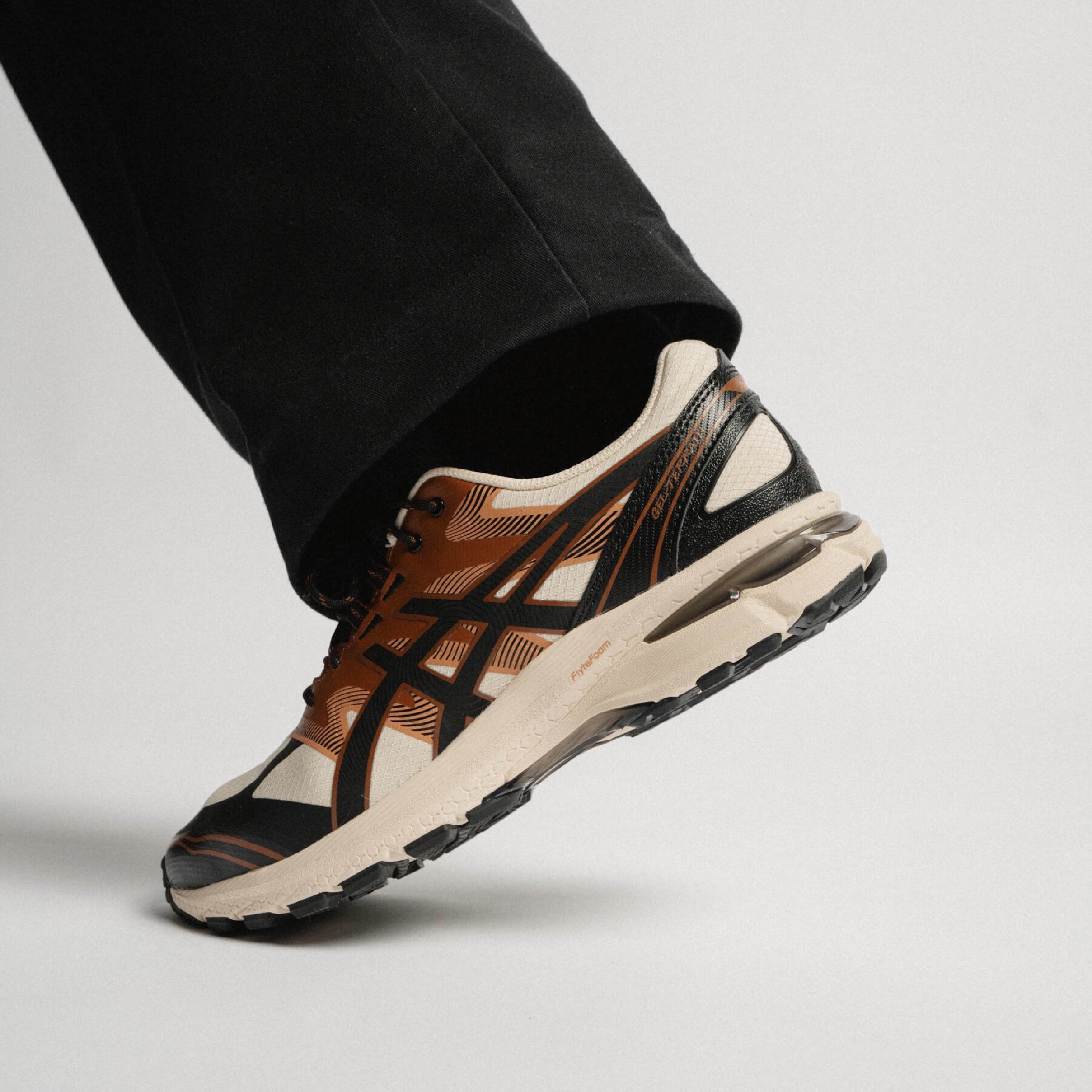 รองเท้า ASICS Gel Terrain ‘Vanilla/Black’ (M10/10.5US)