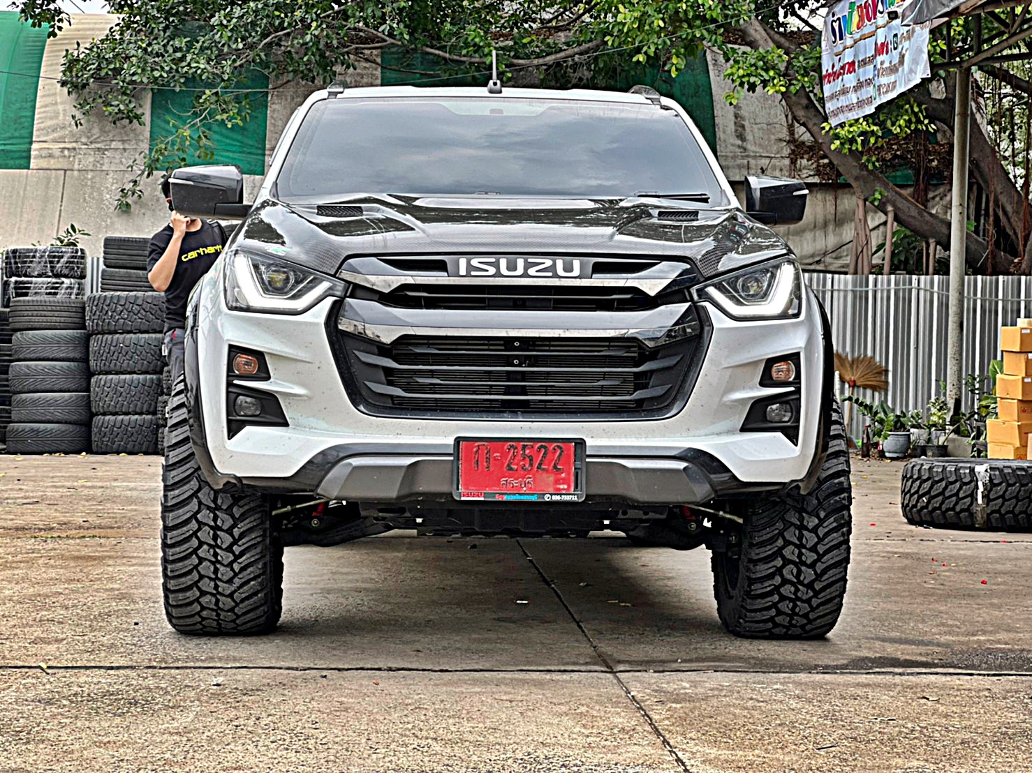 D-MAX ทรงเมกา โคตรหล่อที่ STEP9