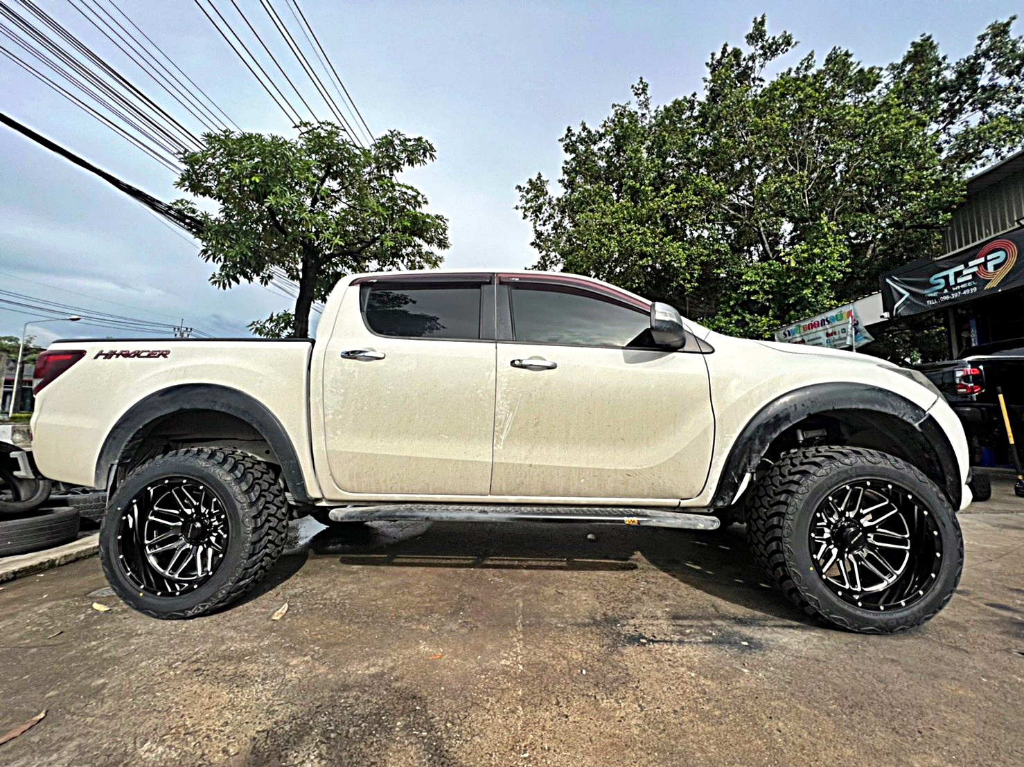 ตัวอย่างการแต่งรถแนวเมกา สำหรับ MAZDA