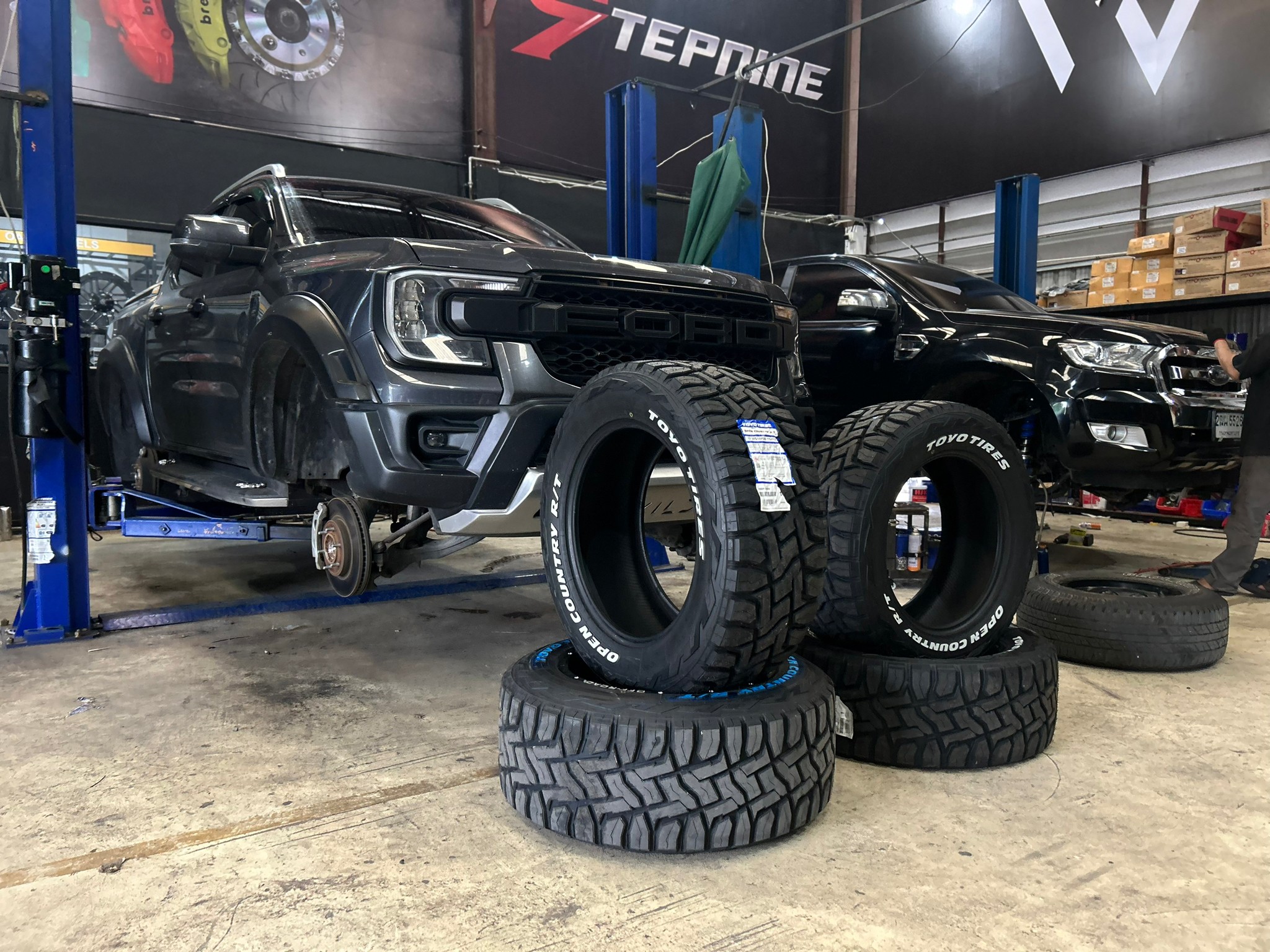 ยางญี่ปุ่น TOYO 305/55-20 RT