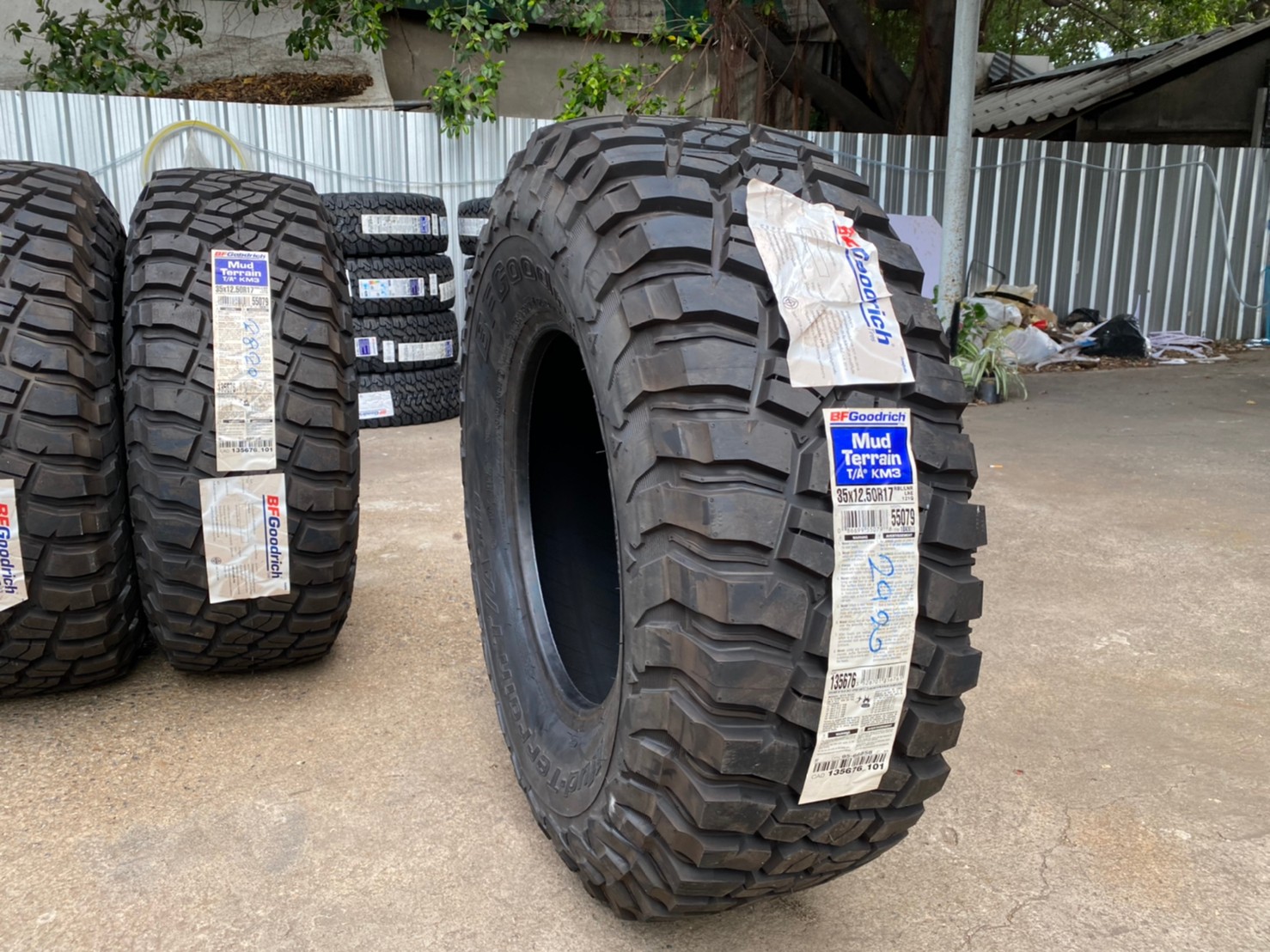 BF GOODRICH KM3 35X12.5R17 ราคาถูก