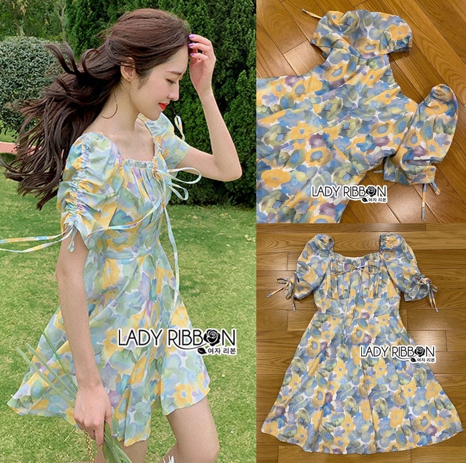 Mini Dress มินิเดรสผ้าปริ้นลายดอกไม้สีพาสเทล ช่วงอกจับระบายตีเกร็ดช่วงอก แขนสั้นจับริ้บบิ้นทรงแขนยก ช่วงเอวเข้ารูป ลุควินเทจสาวหวาน น่ารัก ชายระบายนิดๆอย่างน่ารักเลยนะคะ ใส่เที่ยววันหยุดก็ดูสดใสค่ะ