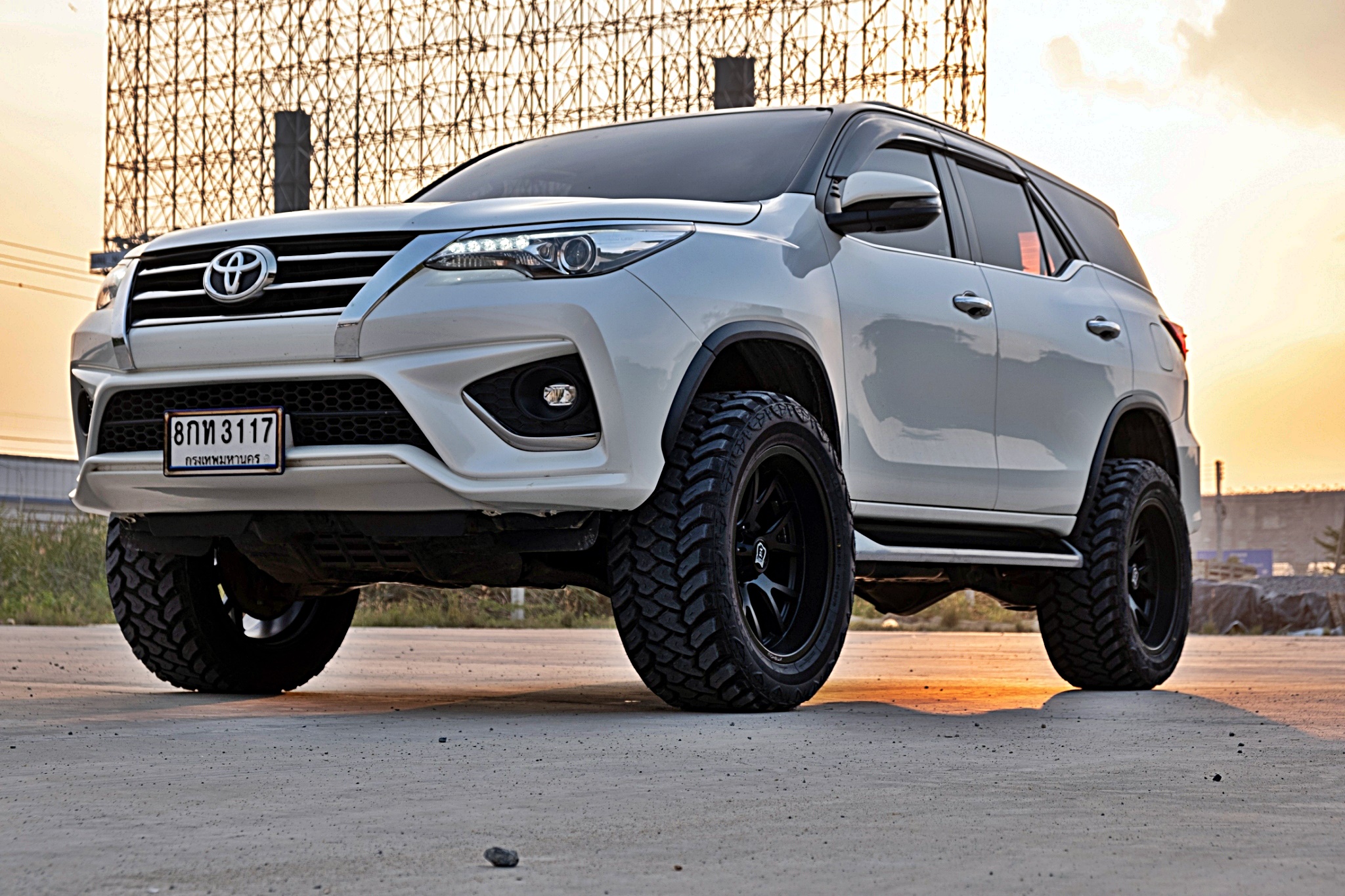 TOYOTA FORTUNER ทรงเมกาที่ STEP9