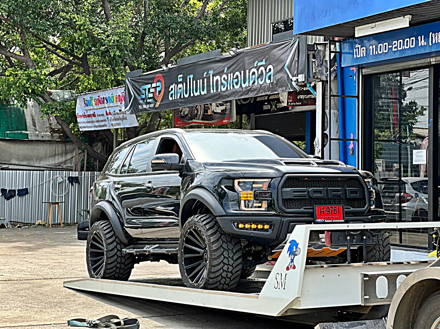 FORD EVEREST จัดเต็มทรงเมกา ที่ STEP9