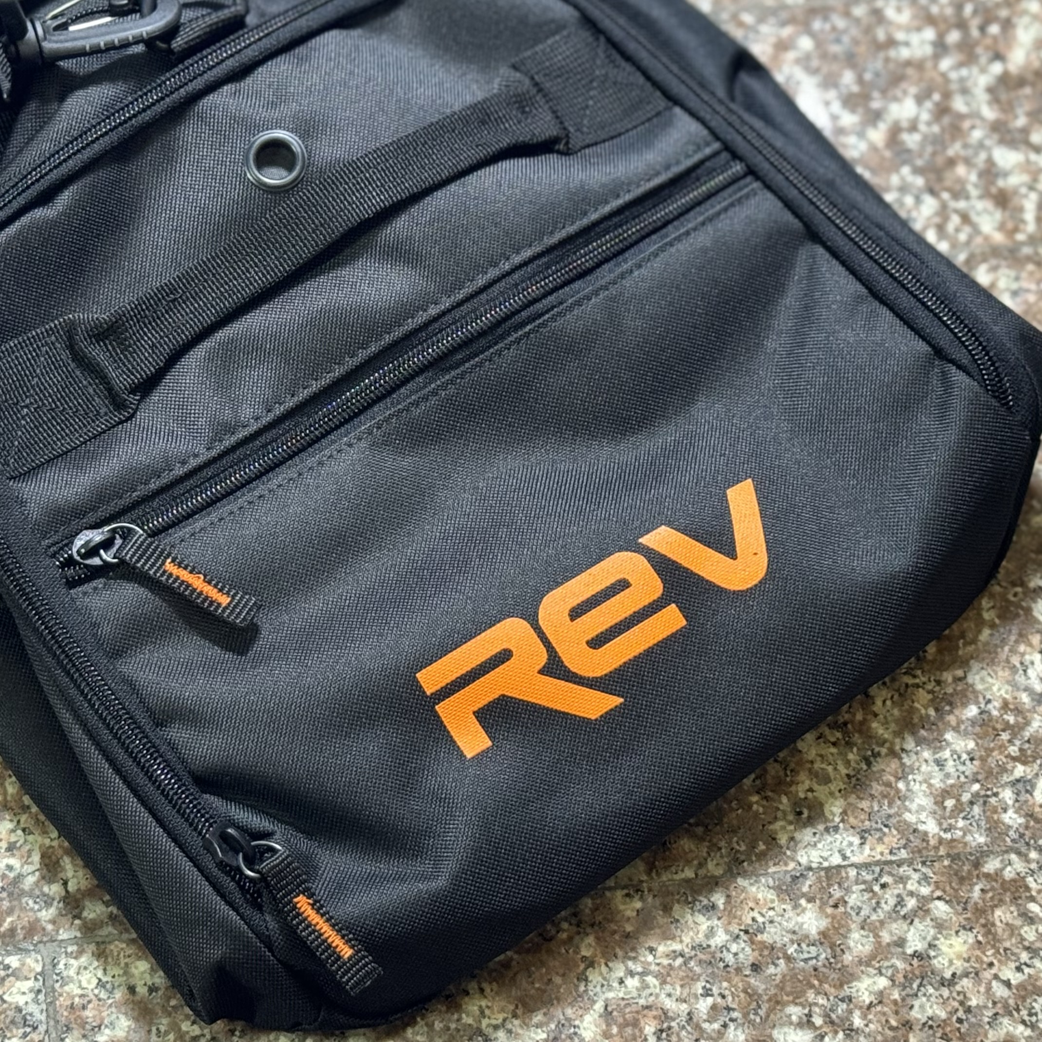 กระเป๋า REV RUNNR Duffle Bag ‘BLACK’ (41L)