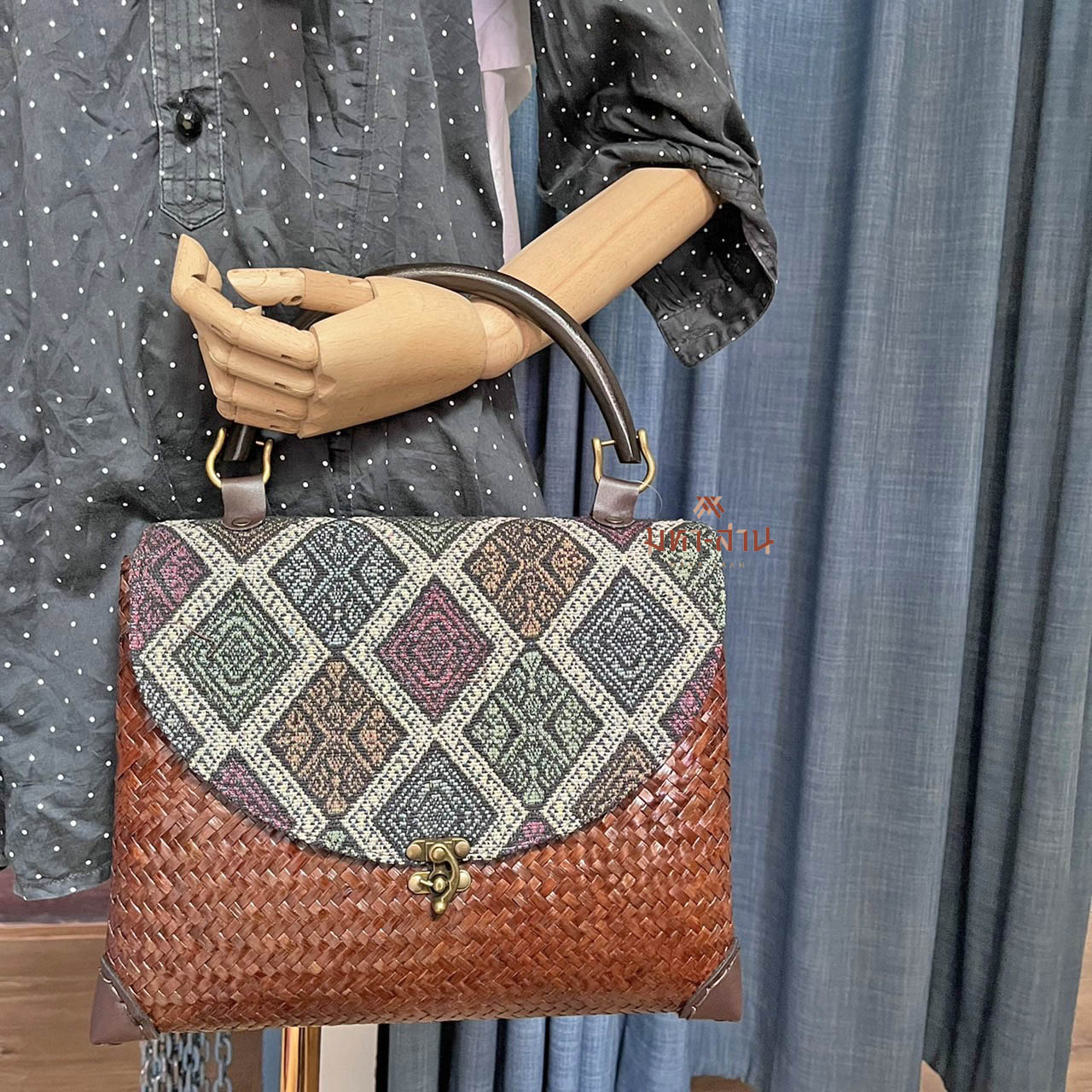 กระเป๋ากระจูด กระเป๋าถือ กระเป๋าผ้าไทย กระเป๋าฝาพับ 👜