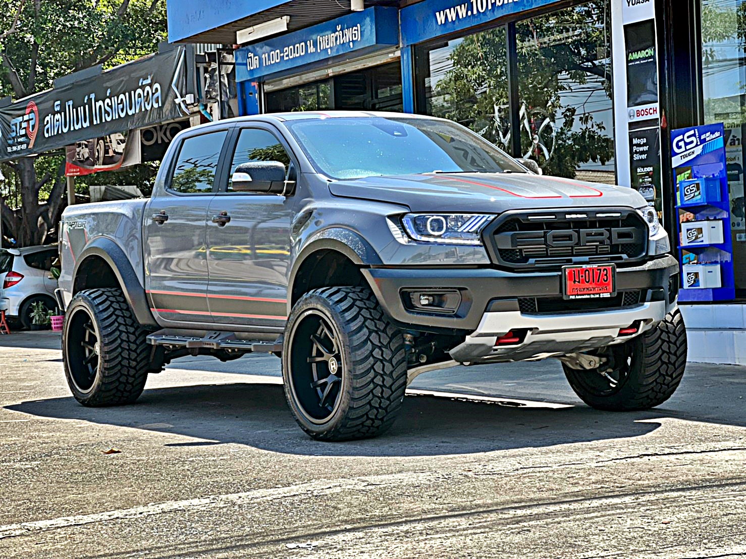FORD RAPTOR ทรงเมกา่ ล้อ HOSTILE H113