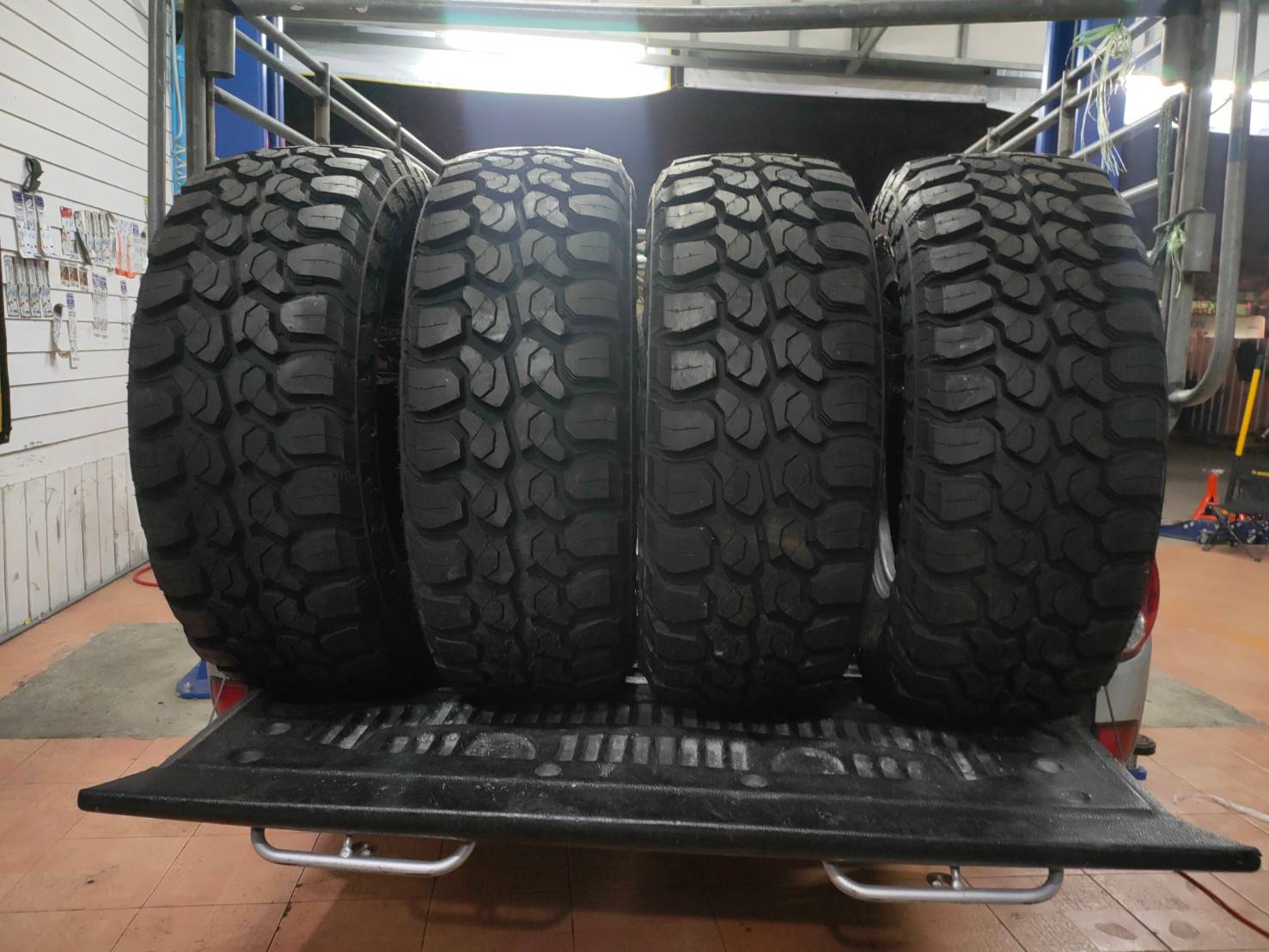 ยางใหม่ ยางไทยราคาถูก ดอกมัด MT 35X12.5R18 ราคาพิเศษ