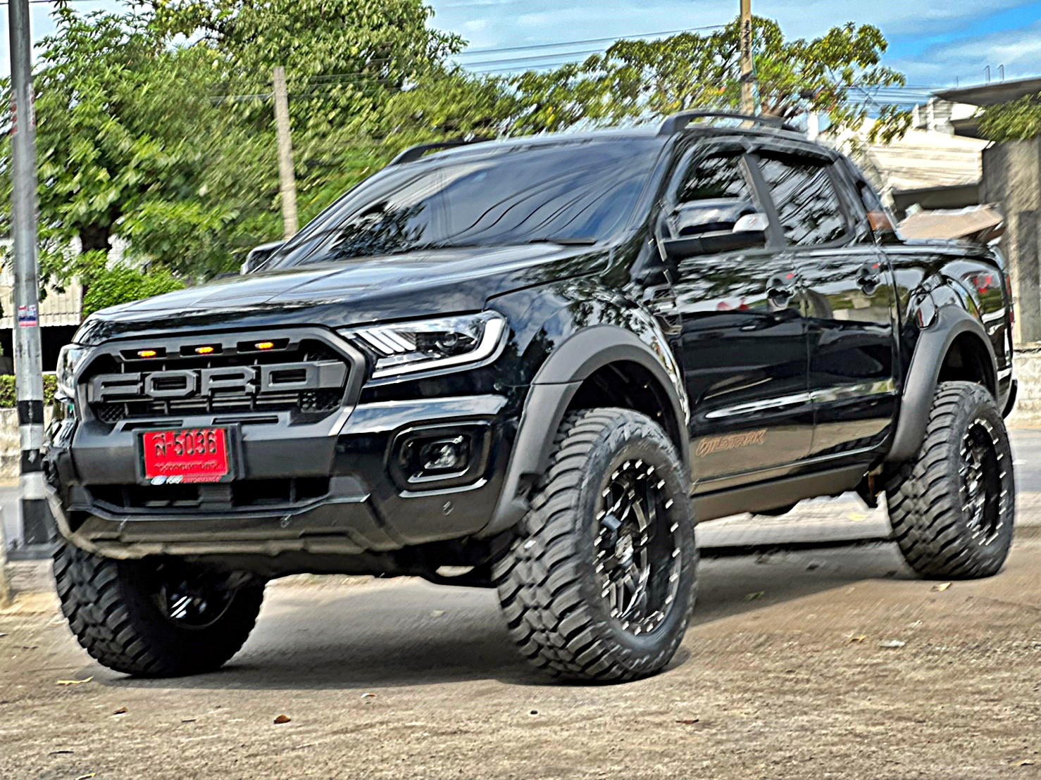 FORD WILDTRAK ชุดแต่งรอบคัน ทรงเมกาที่ STEP9