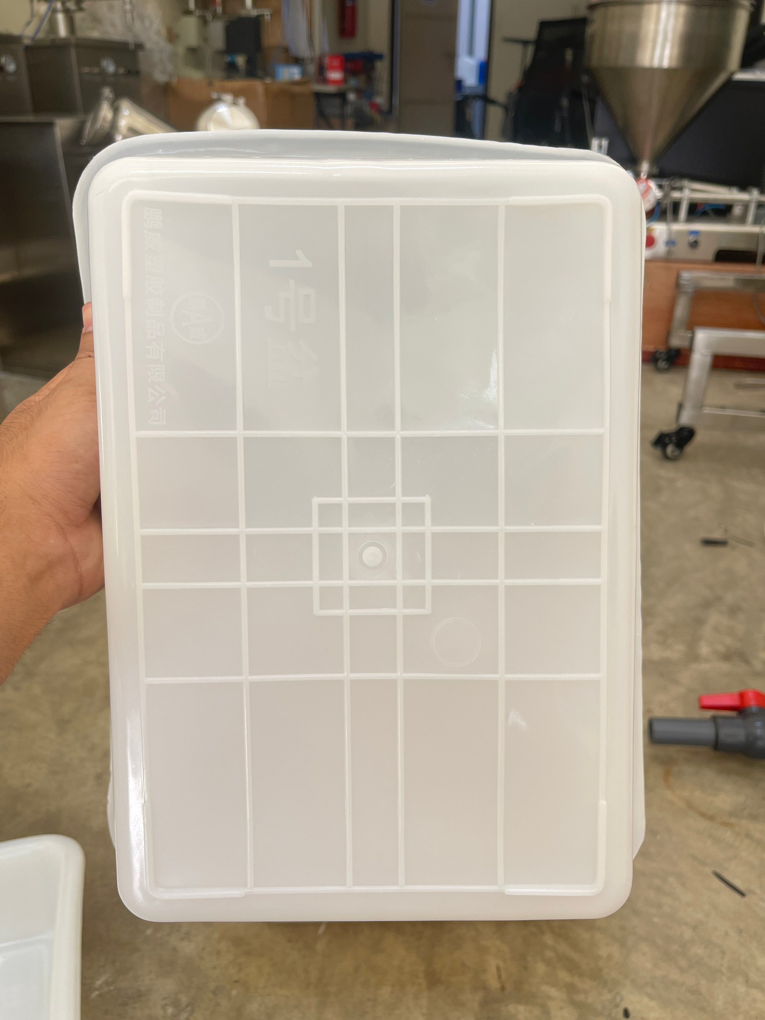 🌈ถาดตะกร้าพลาสติกทึบสีขาวทรงสี่เหลี่ยม ตะกร้าเก็บของ เนื้อ PP PE แข็งแรงทนทาน Plastic tray