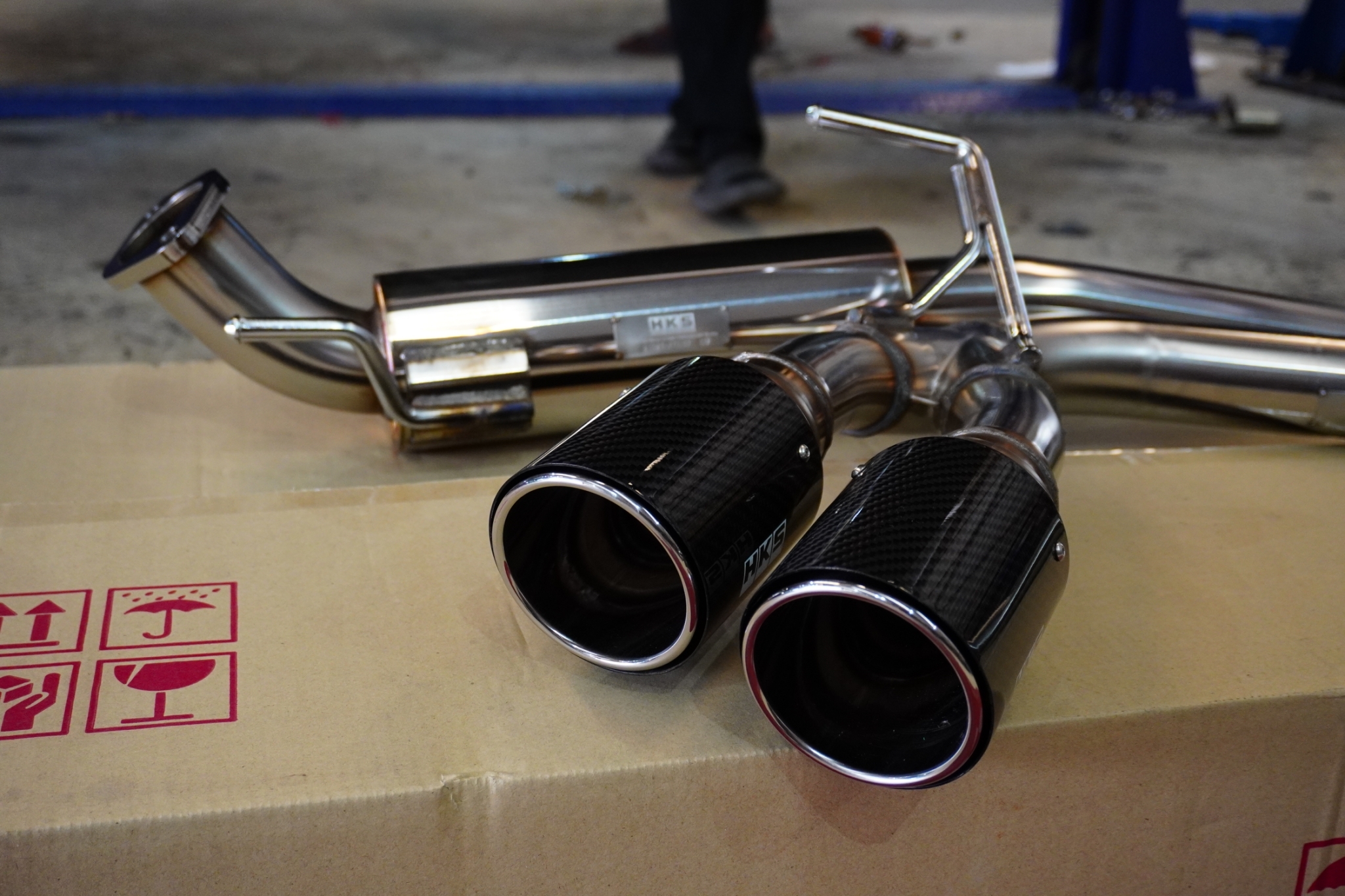 ท่อ HKS ZT010 ปลายคาร์บอน TOYOTA REVO