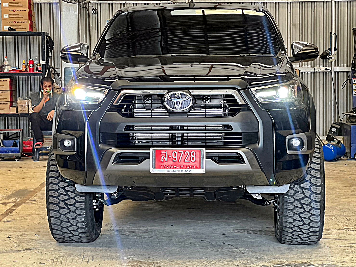 TOYOTA REVO แต่งทรงเมกาที่ STEP9