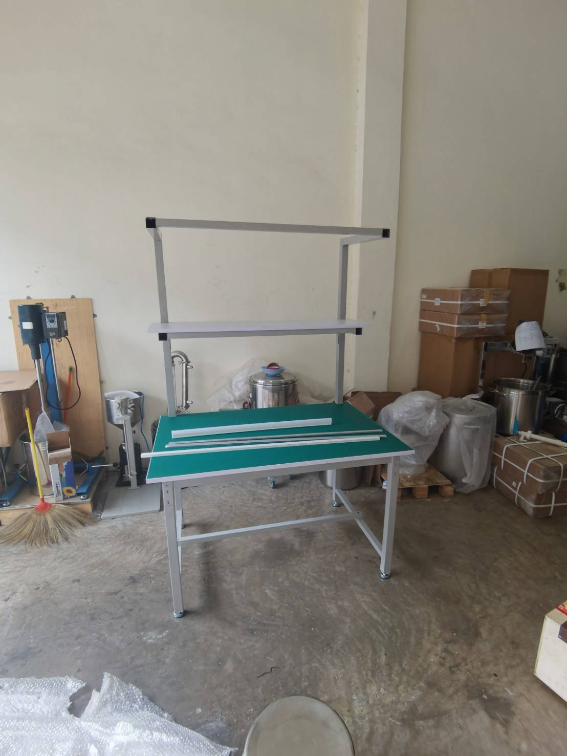 โต๊ะทำงานกันไฟฟ้าสถิต สำหรับโรงงานอิเล็กทรอนิกส์ โต๊ะปฏิบัติงาน รุ่น LYF