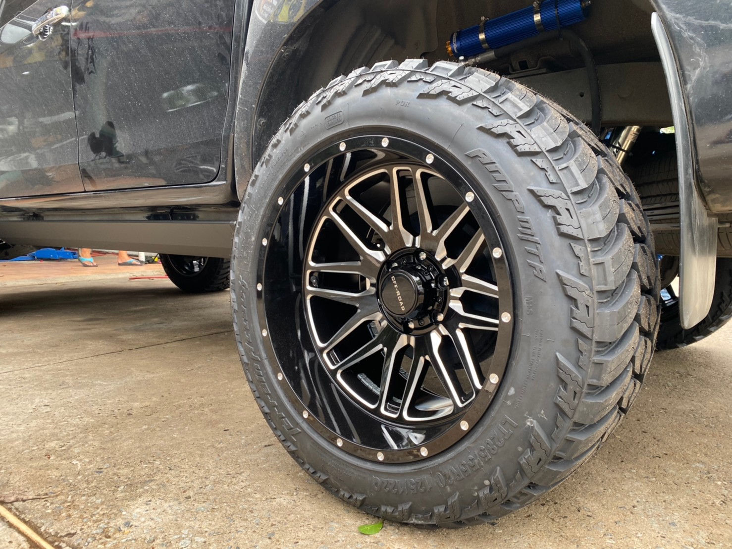 D-MAX จัดทรงเมกา ที่ STEP9 หล่อทุกลำ