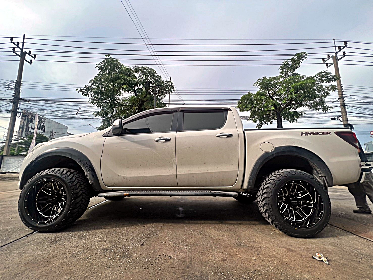 ตัวอย่างการแต่งรถแนวเมกา สำหรับ MAZDA