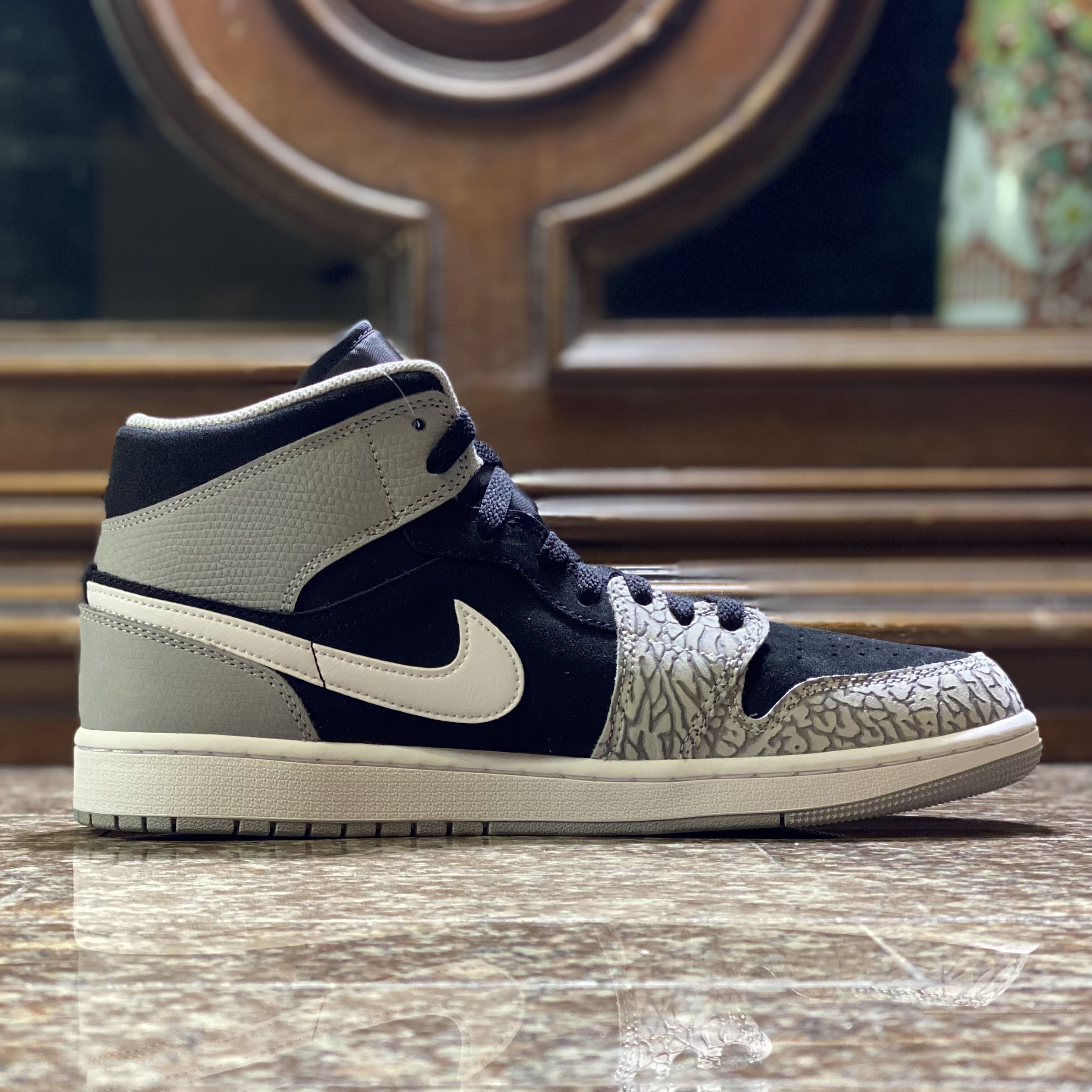 รองเท้า Nike Air Jordan 1 Mid SE ‘Elephant Toe’ (M11US)