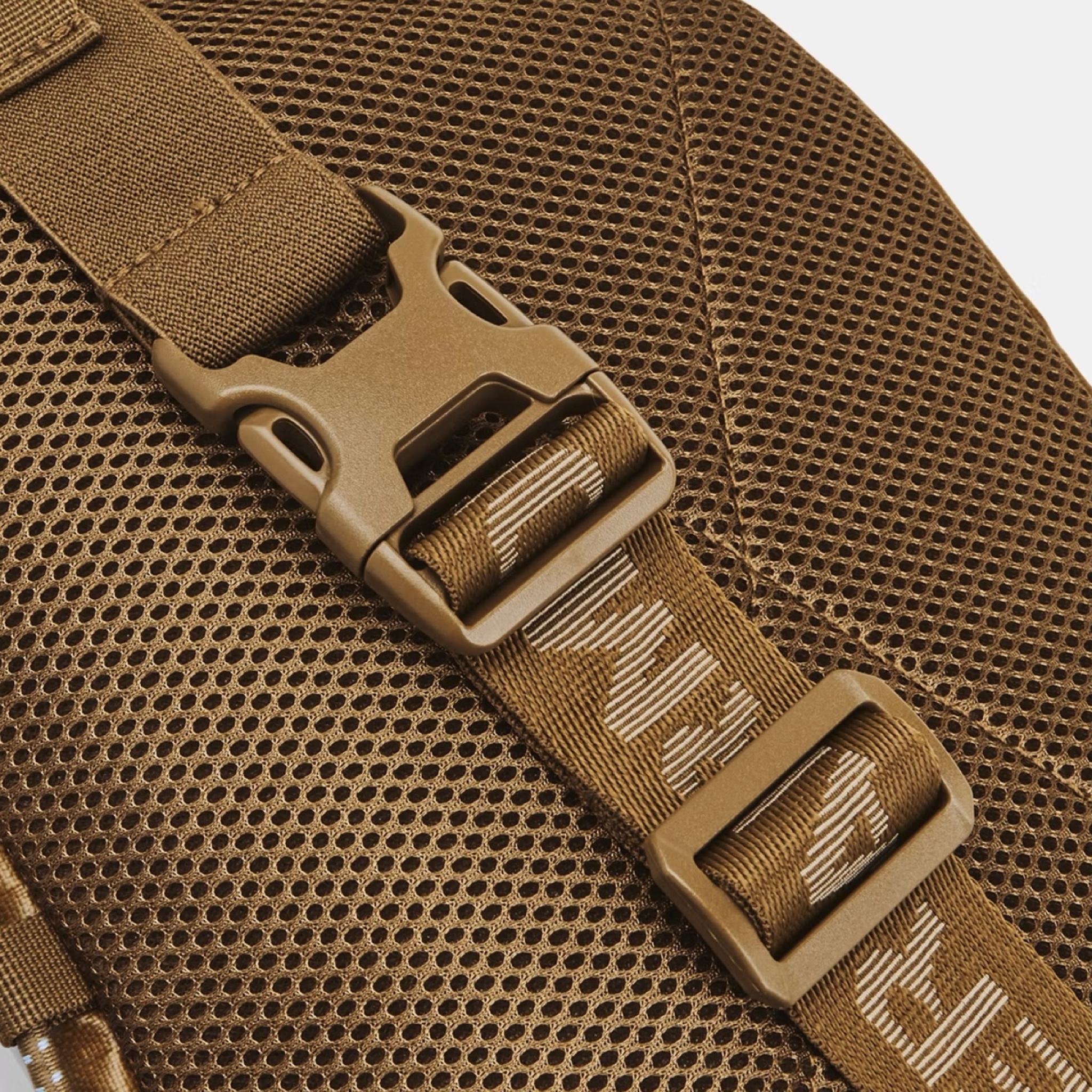 กระเป๋า Under Armour Summit Waist Bag ‘Coyote/Camel’