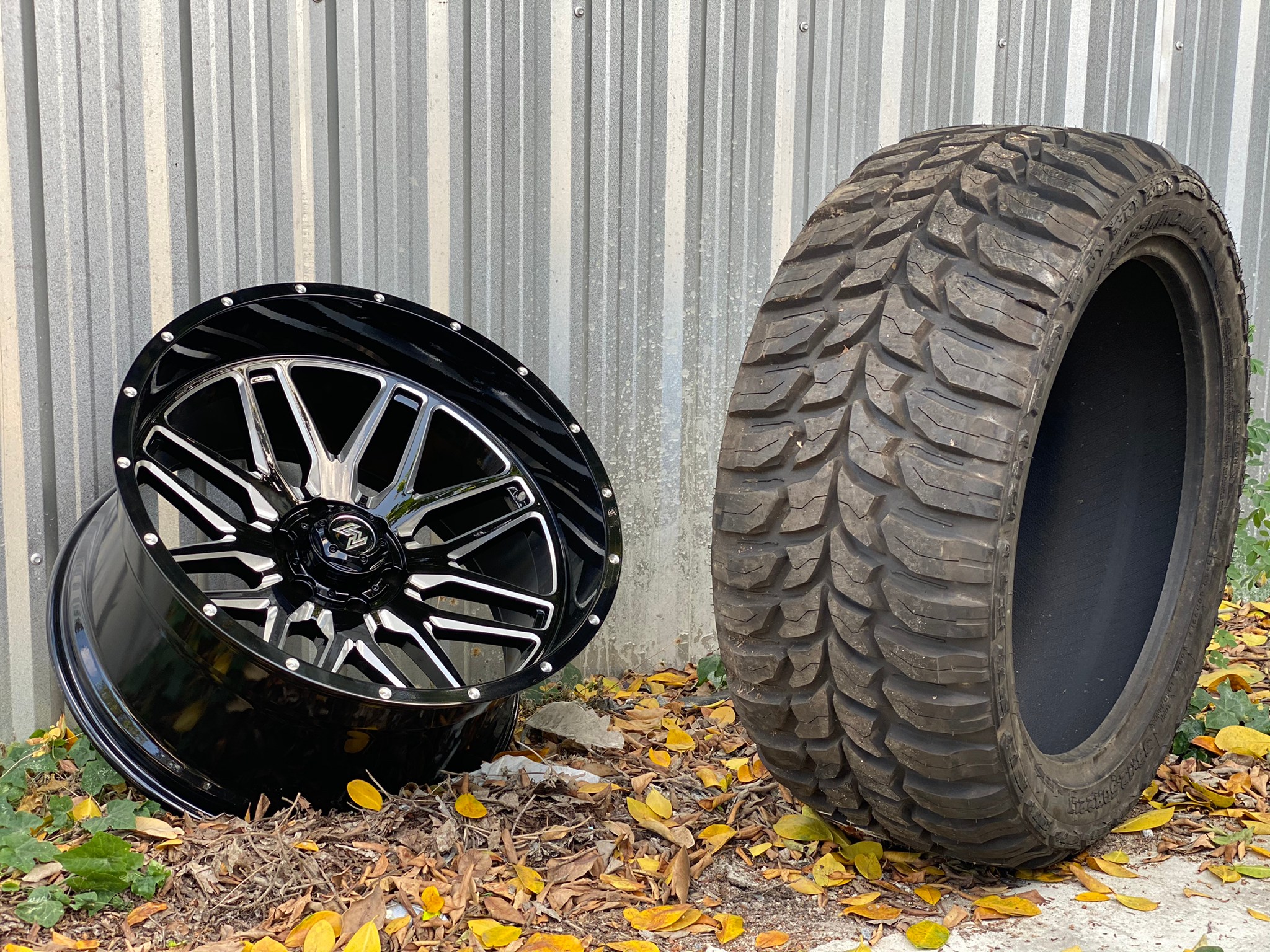MAGNETIC 22x12 ET-44 CROSSWIND MT 33/12.5R22