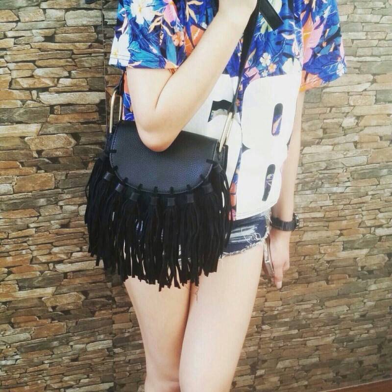 กระเป๋าสะพายข้างฟรุ้งฟริ้ง