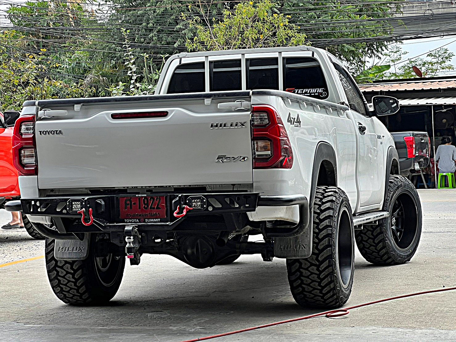 TOYOTA REVO แต่งทรงเมกาที่ STEP9