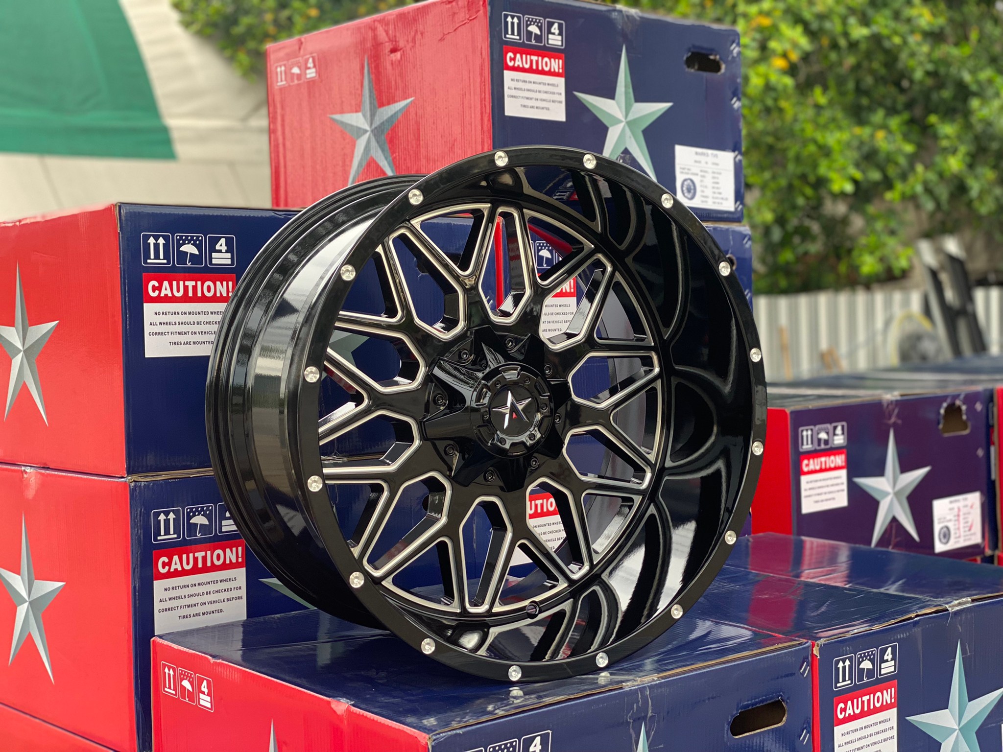 OFFROAD ขอบ22 ออฟ-44 ตัวใหม่ พร้อมยาง AMP MTA 33x12.5R22 ปี21