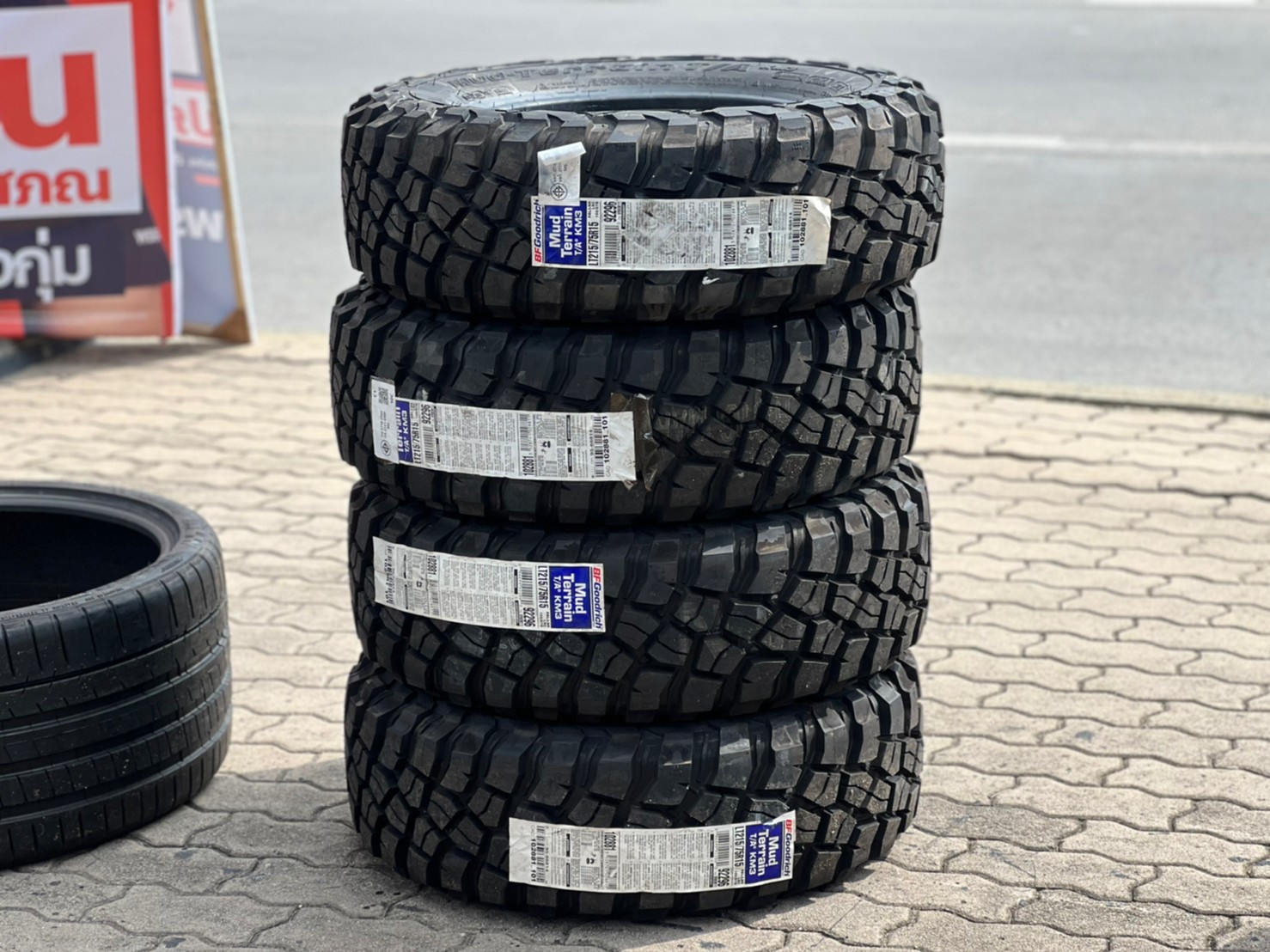 BF GOODRICH KM3 215/75-15 ราคาถูกที่ STEP9