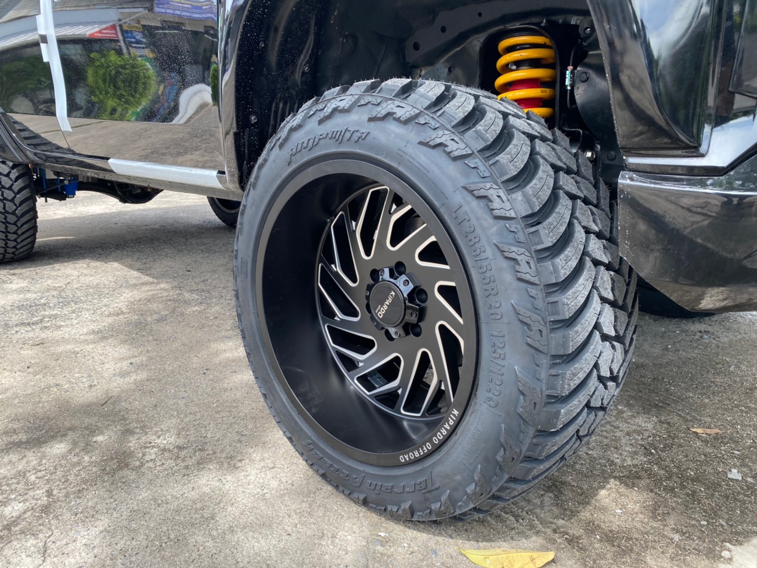 TRITON ป้ายแดงจัดทรงเมกาที่ STEP9