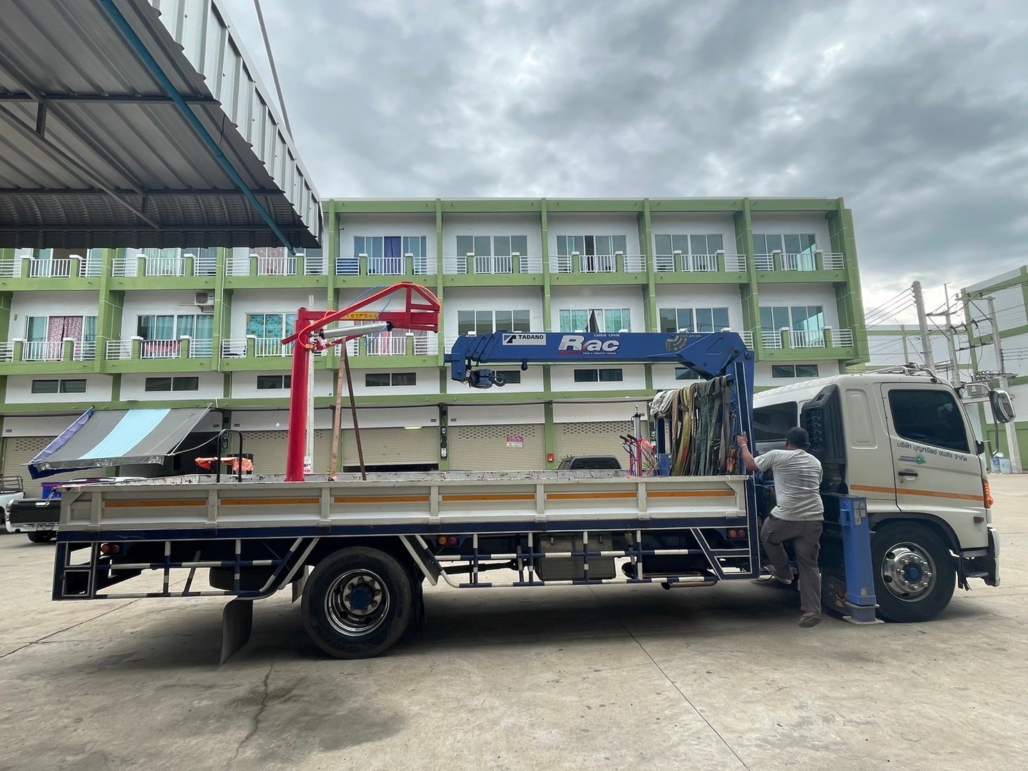 16906 เครื่องจับขับเคลื่อนด้วยลม ช่วยจับถุงปูน ถุงกระสอบ ถุงทราย ช่วยย้ายเข้าออกสะดวก ST-100