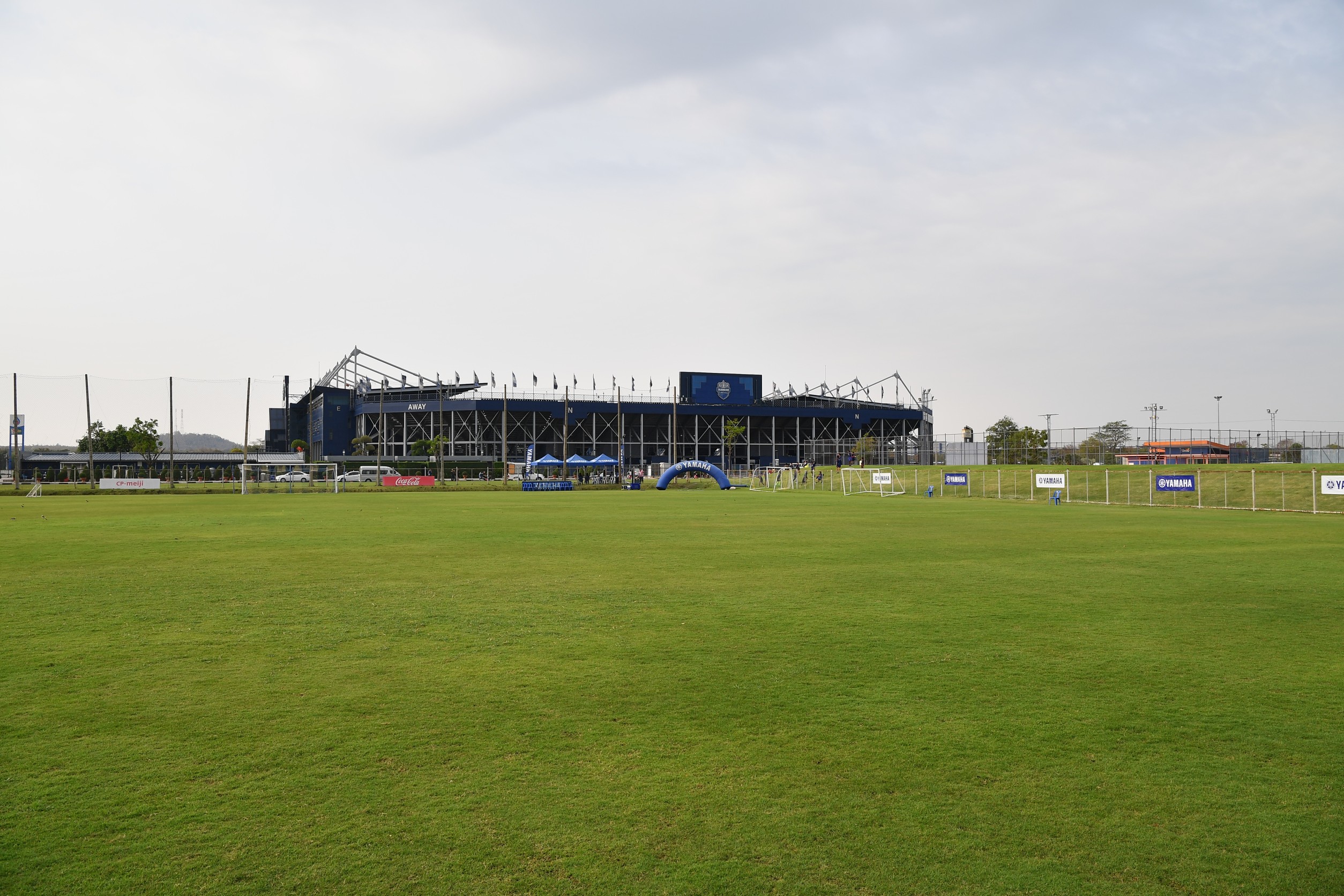 ผลงานการติดตั้งตาข่ายสำหรับลูกค้า และ รีวิวงานตาข่ายกั้นสนาม