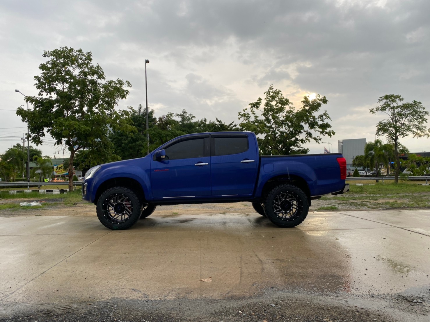 D-MAX มาจากสุพรรณบุรี จัดทรงเมกาที่ STEP9