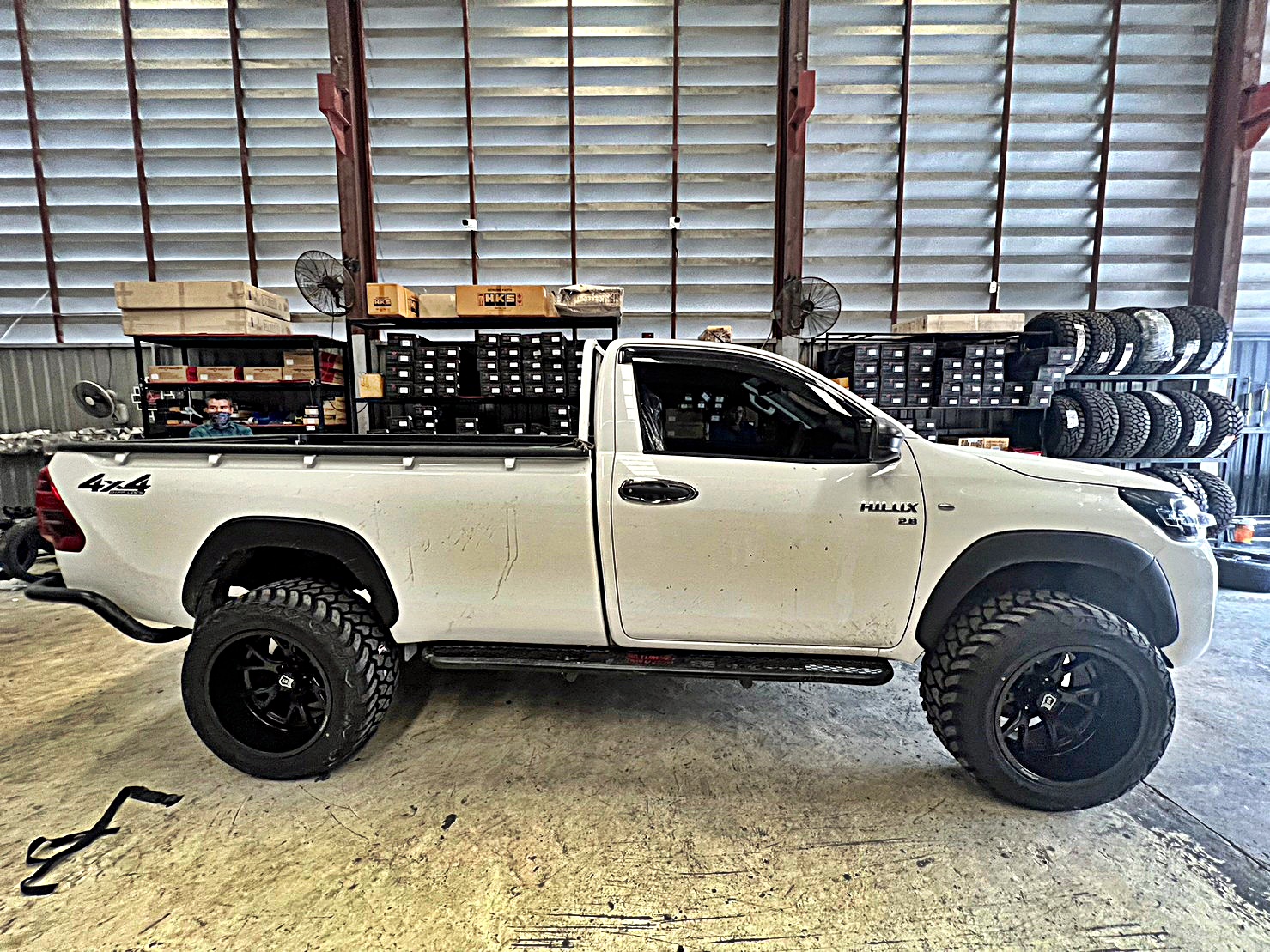 TOYOTA REVO แต่งทรงเมกาที่ STEP9