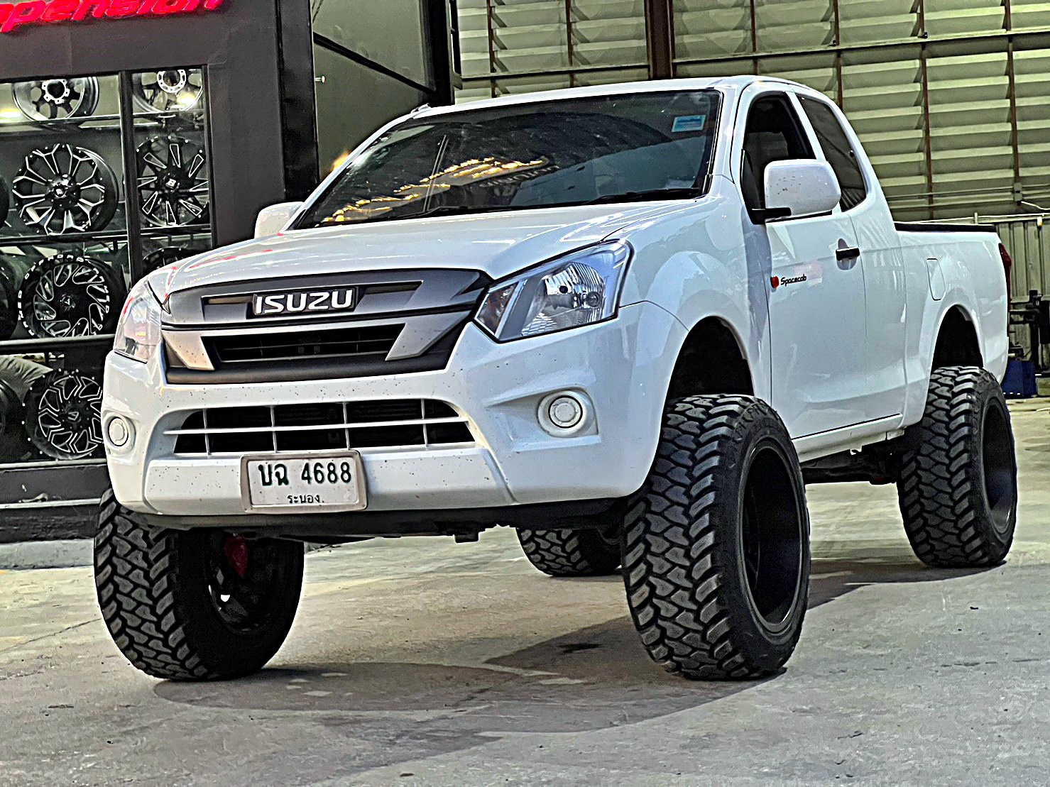 D-MAX ตัวเตี้ย ทำให้เป็นตัวสูง ทรงเมกา