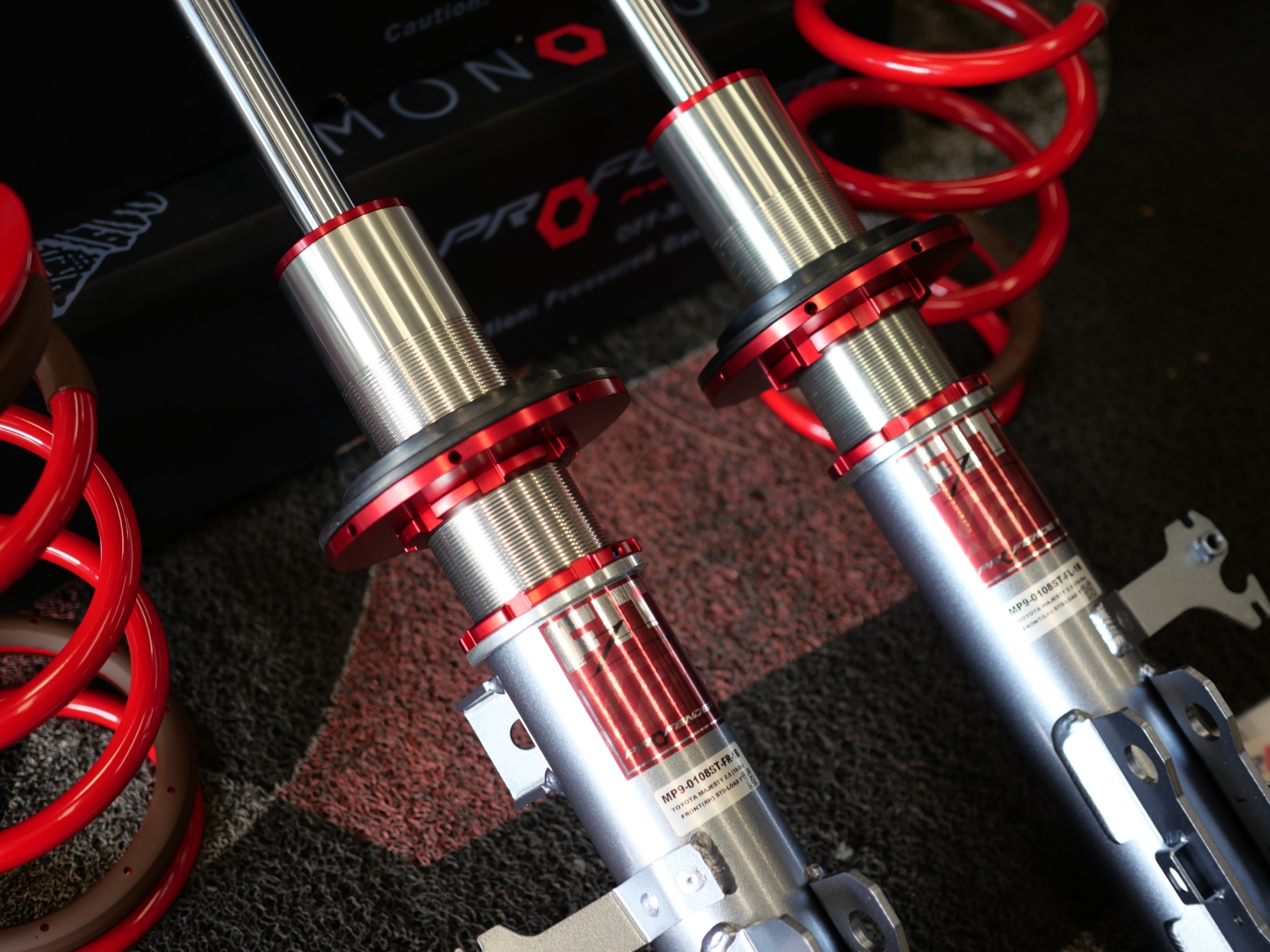 โช๊คอัพคู่หน้า Profender FITZ สำหรับรถ Toyota Majesty