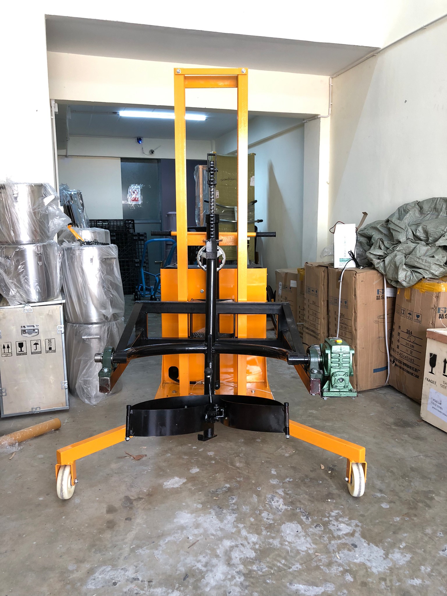 รถยกถังน้ำมันไฟฟ้าและรถยกถังน้ำมันหมุนเทไฟฟ้า รุ่น DT300/DTF300 Electric Drum Stacker