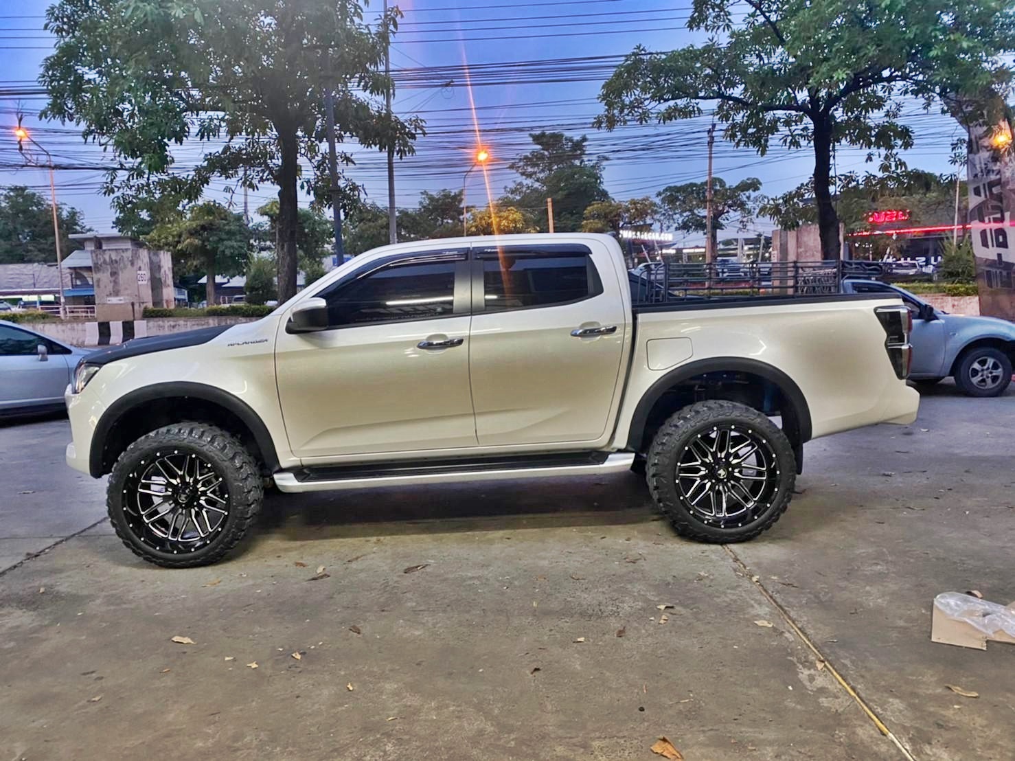 D-MAX ทรงเมกา ต้องมาที่ STEP9