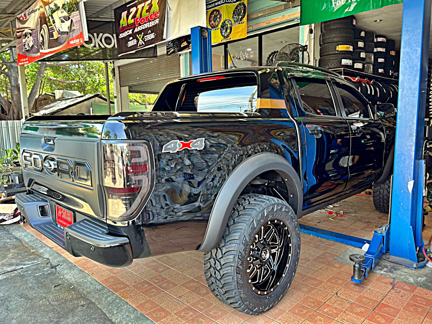 FORD WILDTRAK ชุดแต่งรอบคัน ทรงเมกาที่ STEP9