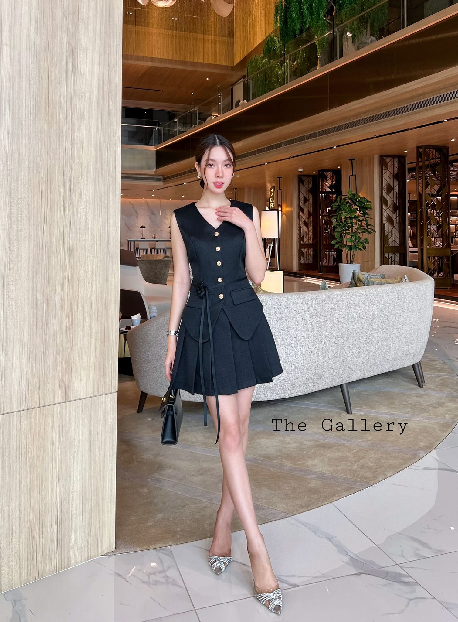 ชุดset3ชิ้น พร้อมเข็มขัดดอกไม้ใส่ได้2แบบเลย เสื้อและกระโปรงจะมีซับด้านในเป็นกางเกงค่ะ เนื้อผ้าดีมากๆ ราคาสุดคุ้มมากเวอรรรร์ จะทำงาน/ใส่ไปออกงาน