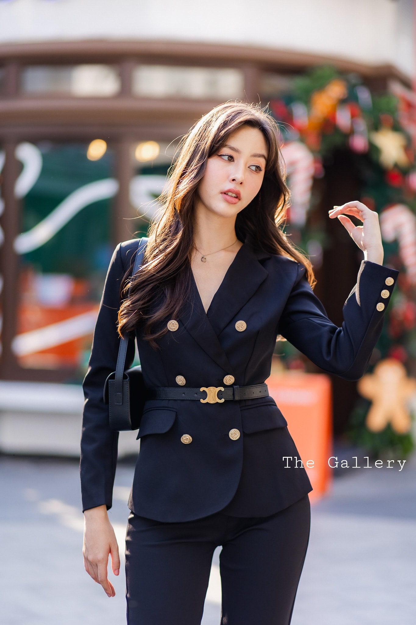 ชุดเซ็ต 3ชิ้นสูท+ กางเกงขายาว พร้อมเข็มขัดหนังสีทองหรูหราสุดๆ ทรงสวยผ้าดีมากๆๆ จะใส่ทำงาน ออกงาน ก็สวยจบ