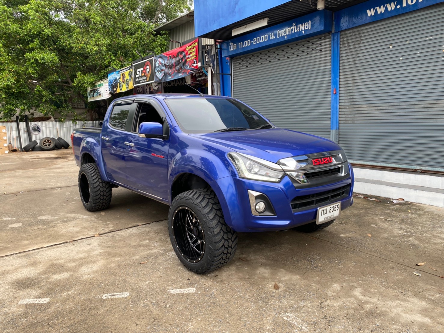 D-MAX มาจากสุพรรณบุรี จัดทรงเมกาที่ STEP9