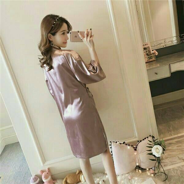 ชุดคลุมผ้าลื่น