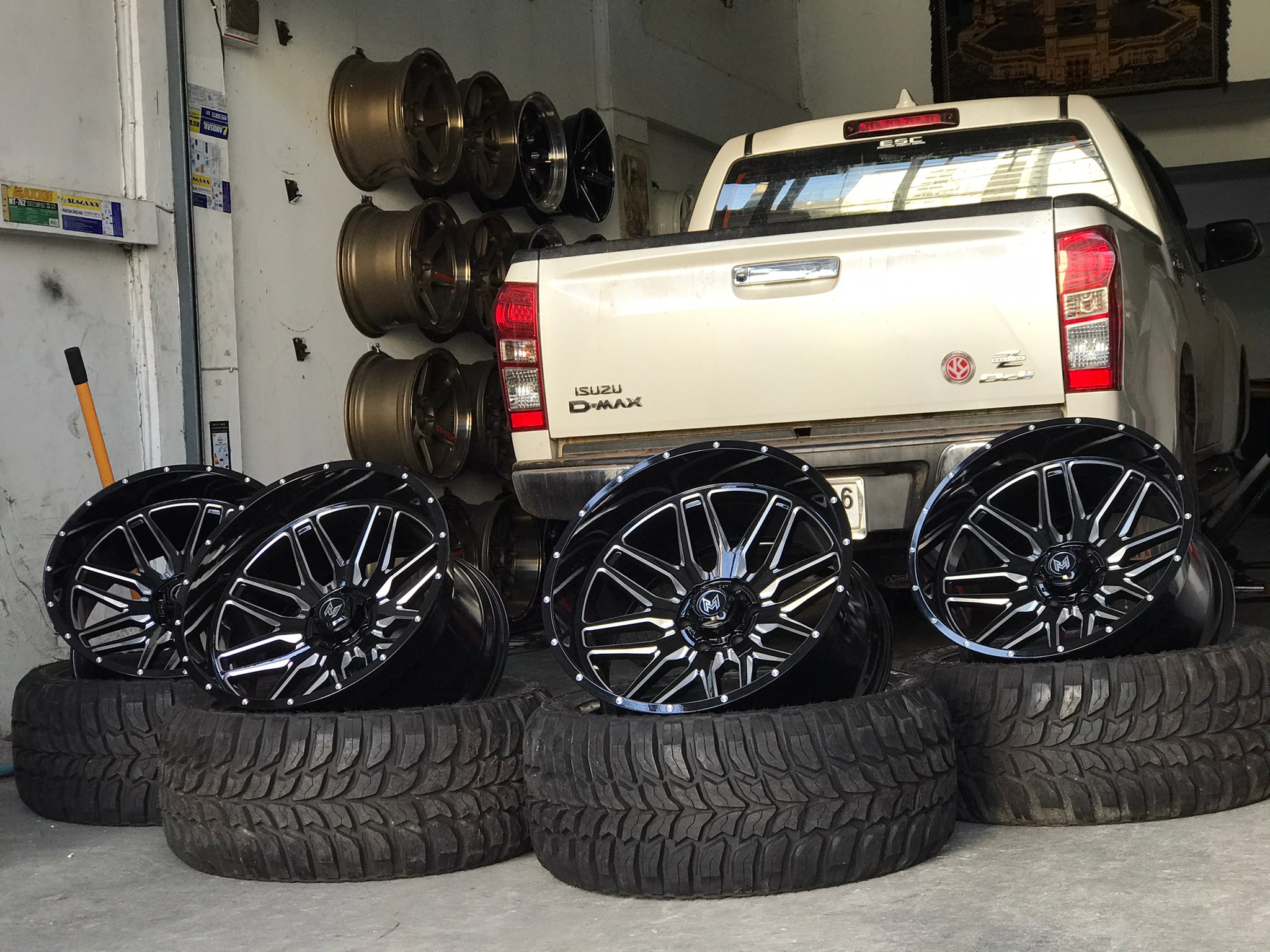 MAGNETIC 22x12 ET-44 CROSSWIND MT 33/12.5R22