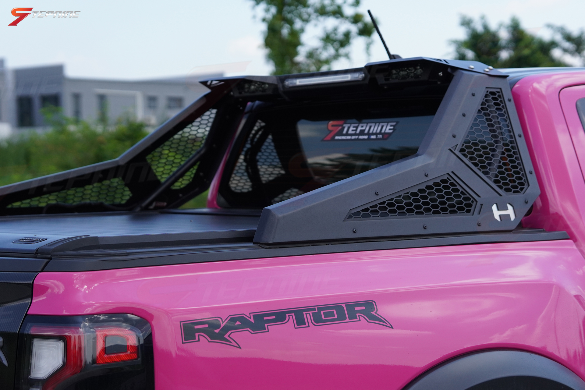 Hello Kitty สายดุแต่อยู่ในโหมดคิตตี้ ส่งงาน FORD RAPTOR V6 ล้อแท้