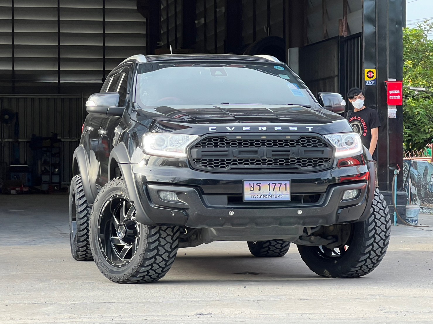 FORD EVEREST จองคิวมาจาก นนทบุรี ✔️คันนี้ยกแบบโช๊คเดิม จบด้วยงบ 93,000