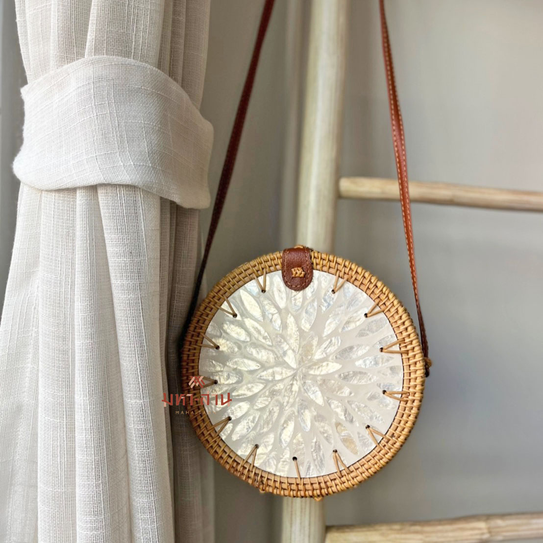 กระเป๋าหวาย สะพายสายหนัง แต่งลายเปลือกหอย ฝังมุก ทันสมัย 🥨