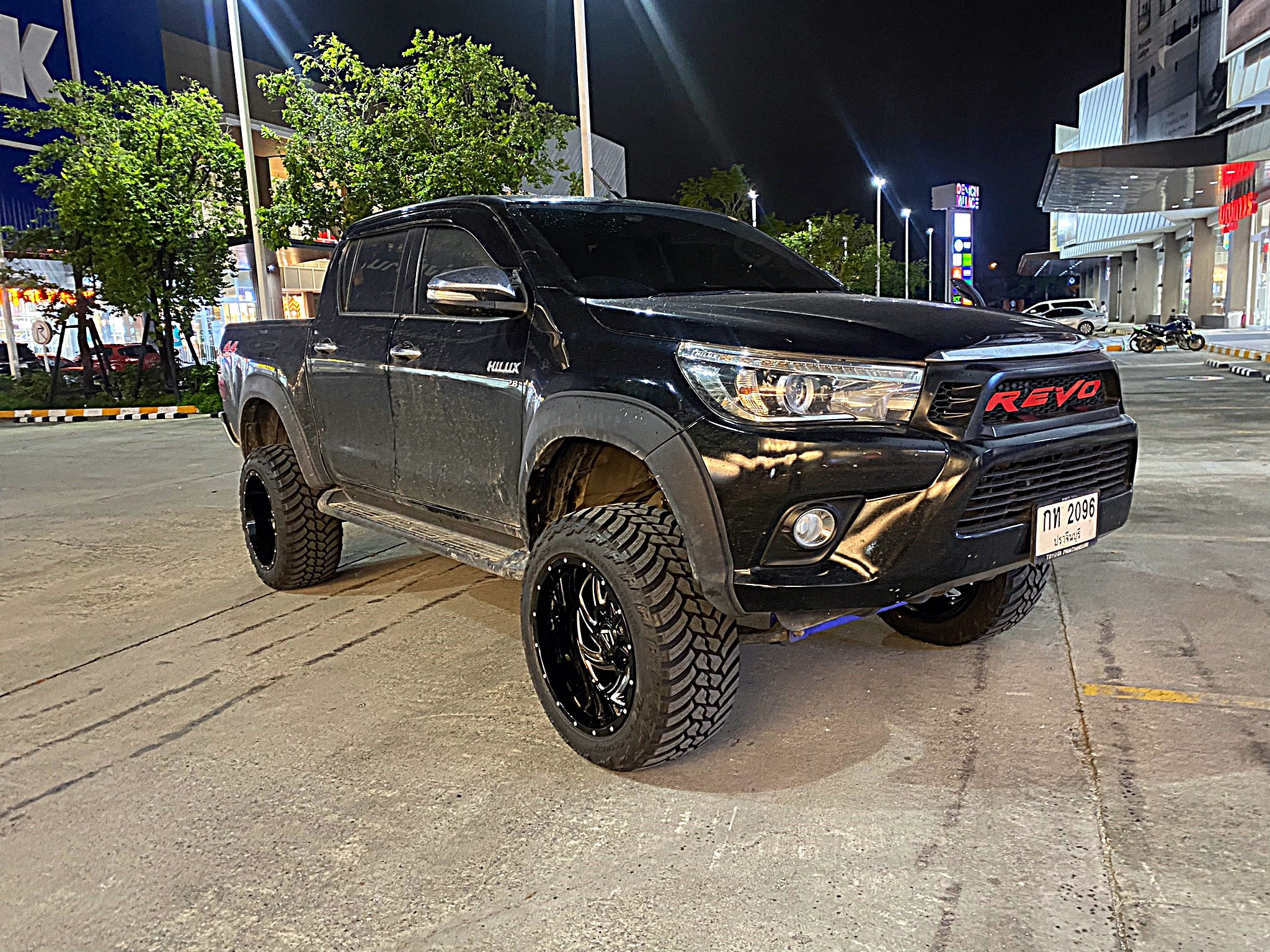 TOYOTA REVO ทรงเมกา