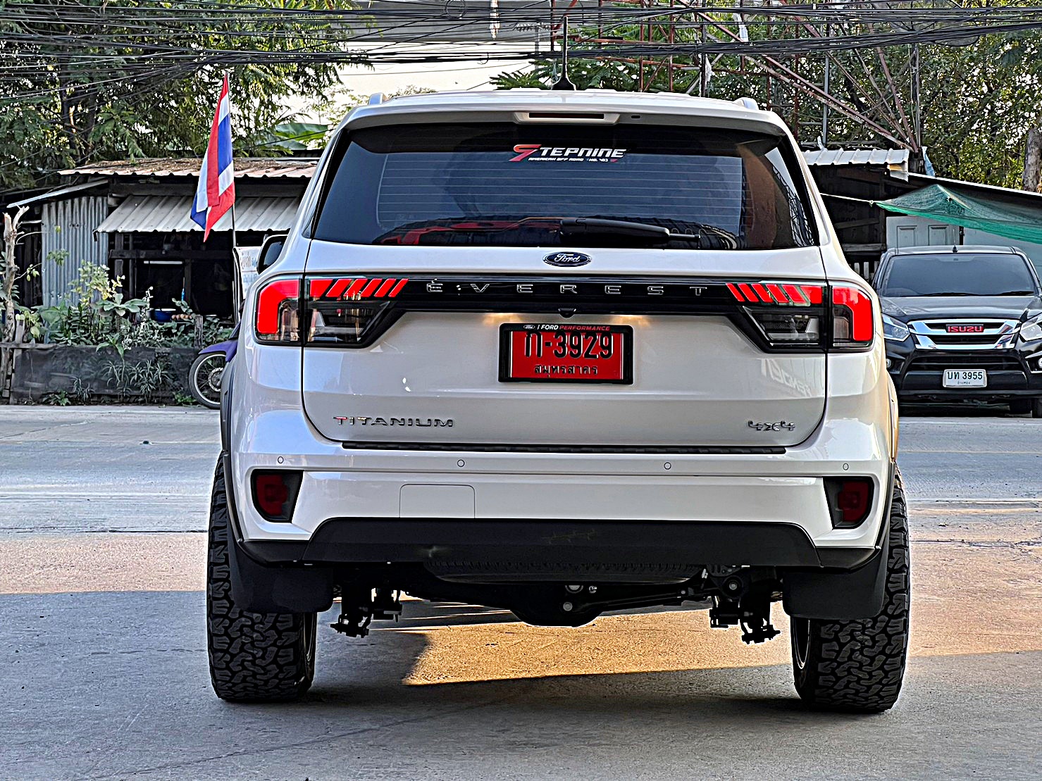 FORD EVEREST NEXTGEN แต่งวทรงเมกาที่ STEP9