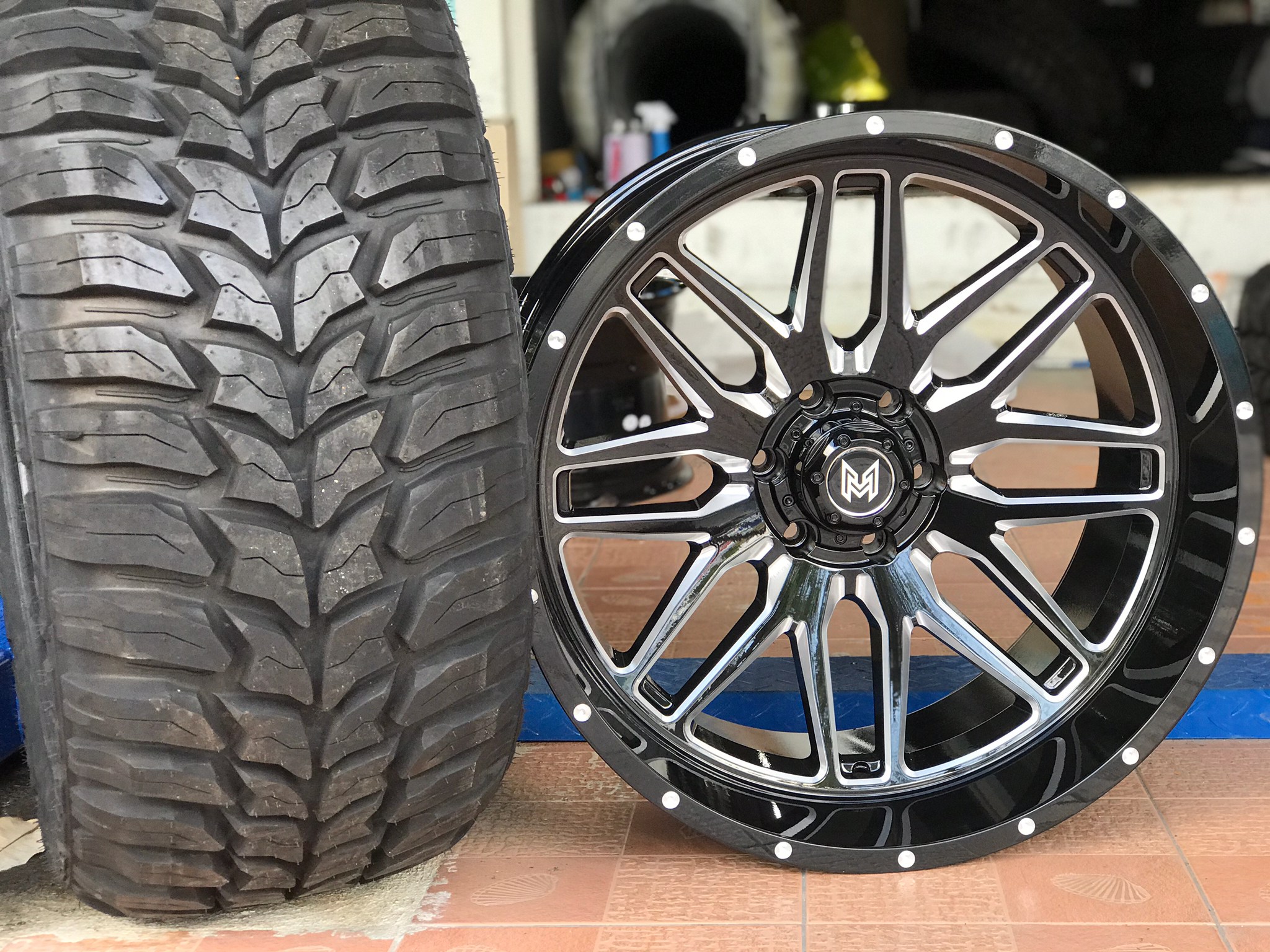 MAGNETIC 22x12 ET-44 CROSSWIND MT 33/12.5R22